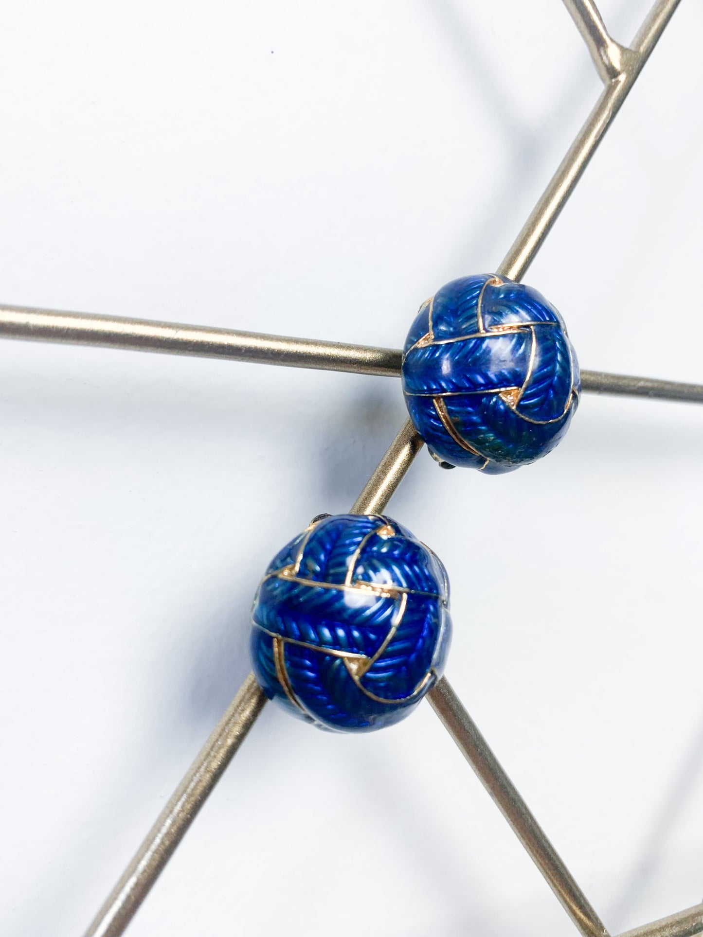 Boucles d'oreilles clips vintage rondes - Émail bleu et doré