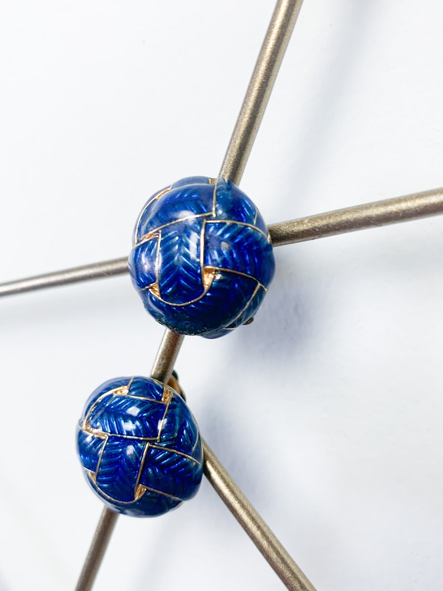 Boucles d'oreilles clips vintage rondes - Émail bleu et doré