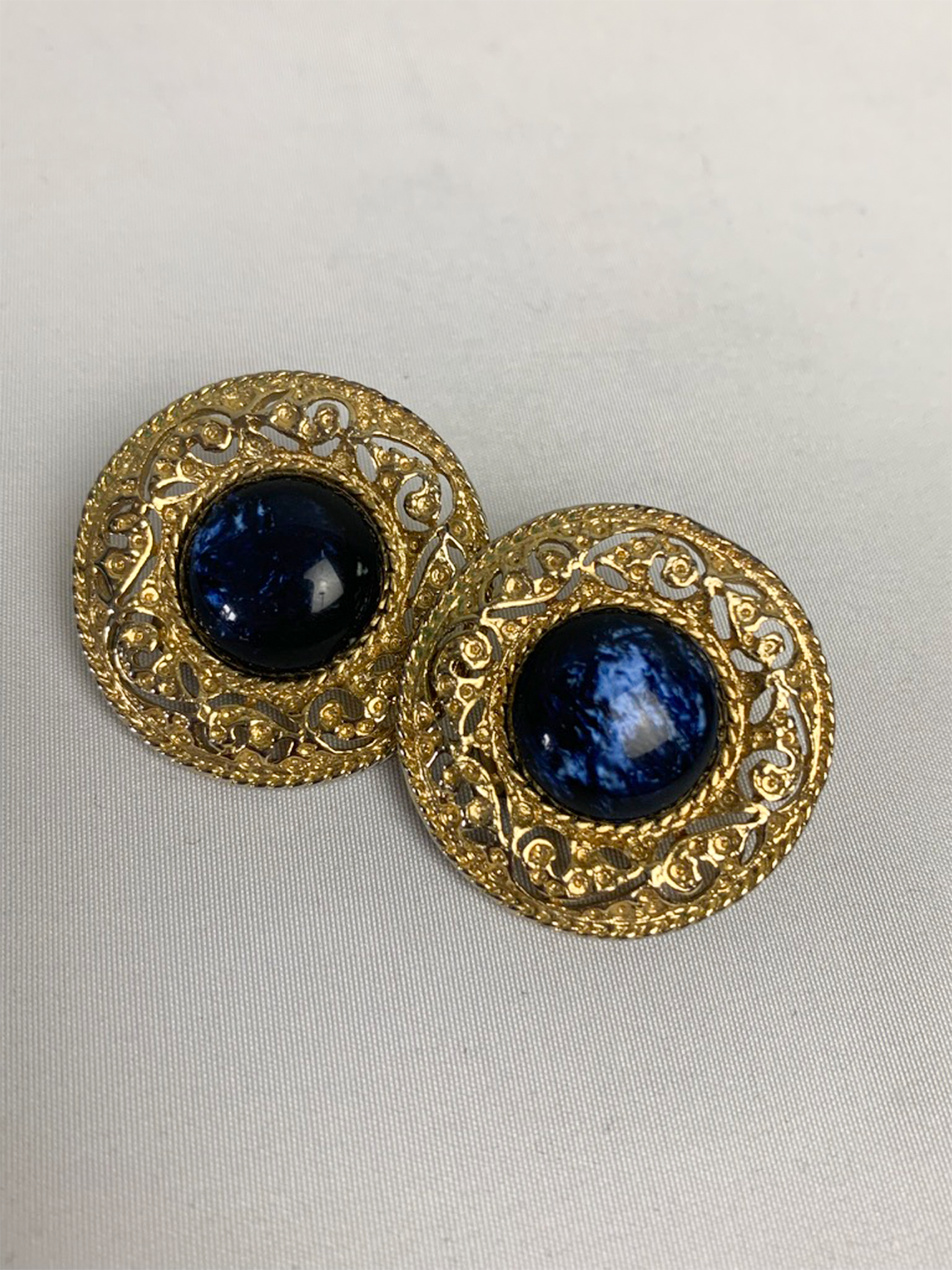Boucles d'oreilles clips dorées et bleues vintage