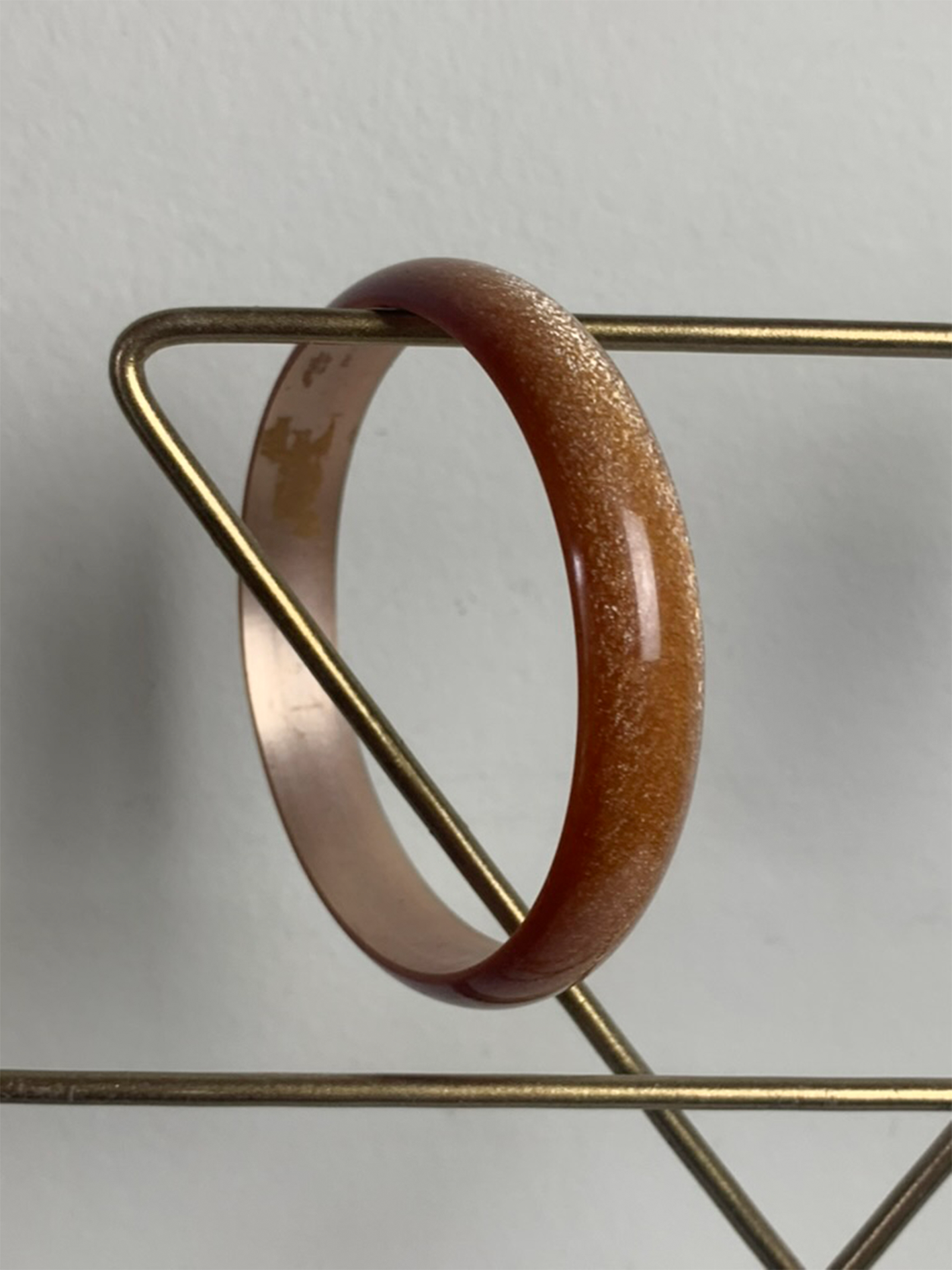 Bracelet jonc rigide marron beige irisé vintage