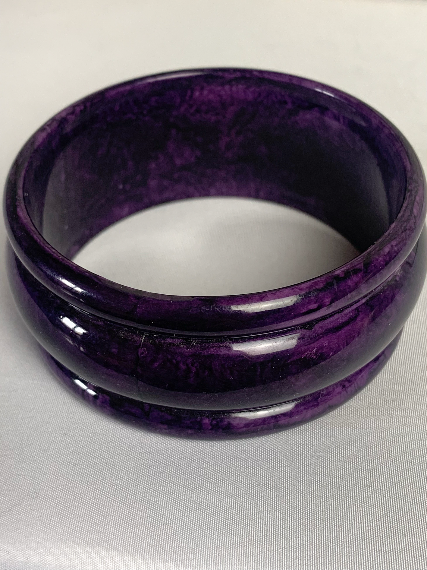 Bracelet manchette violet avec marbrures vintage