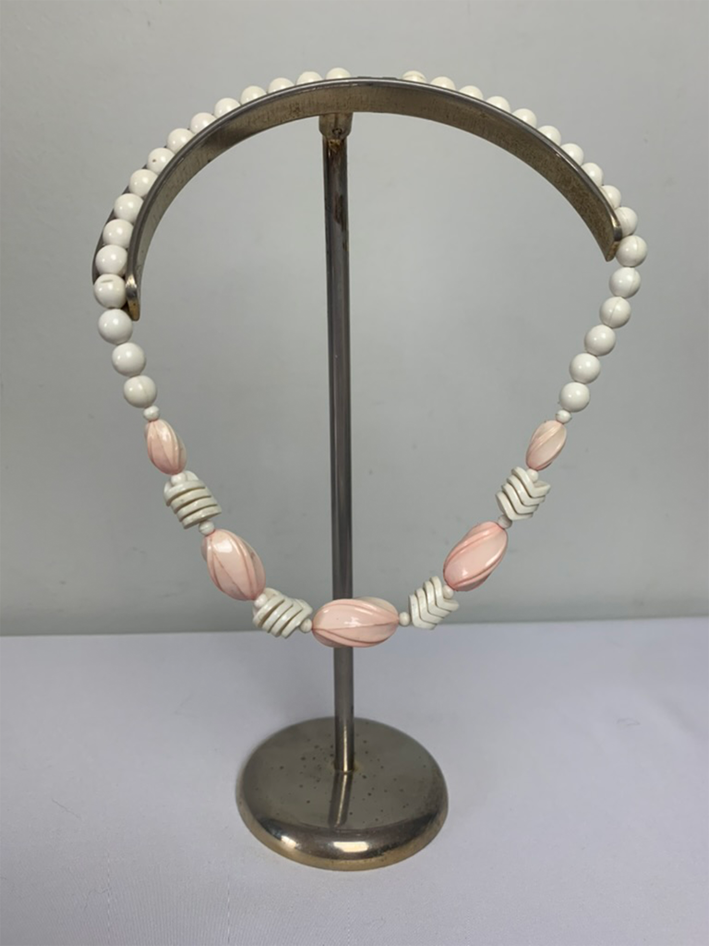 Collier fantaisie perles roses et crèmes vintage