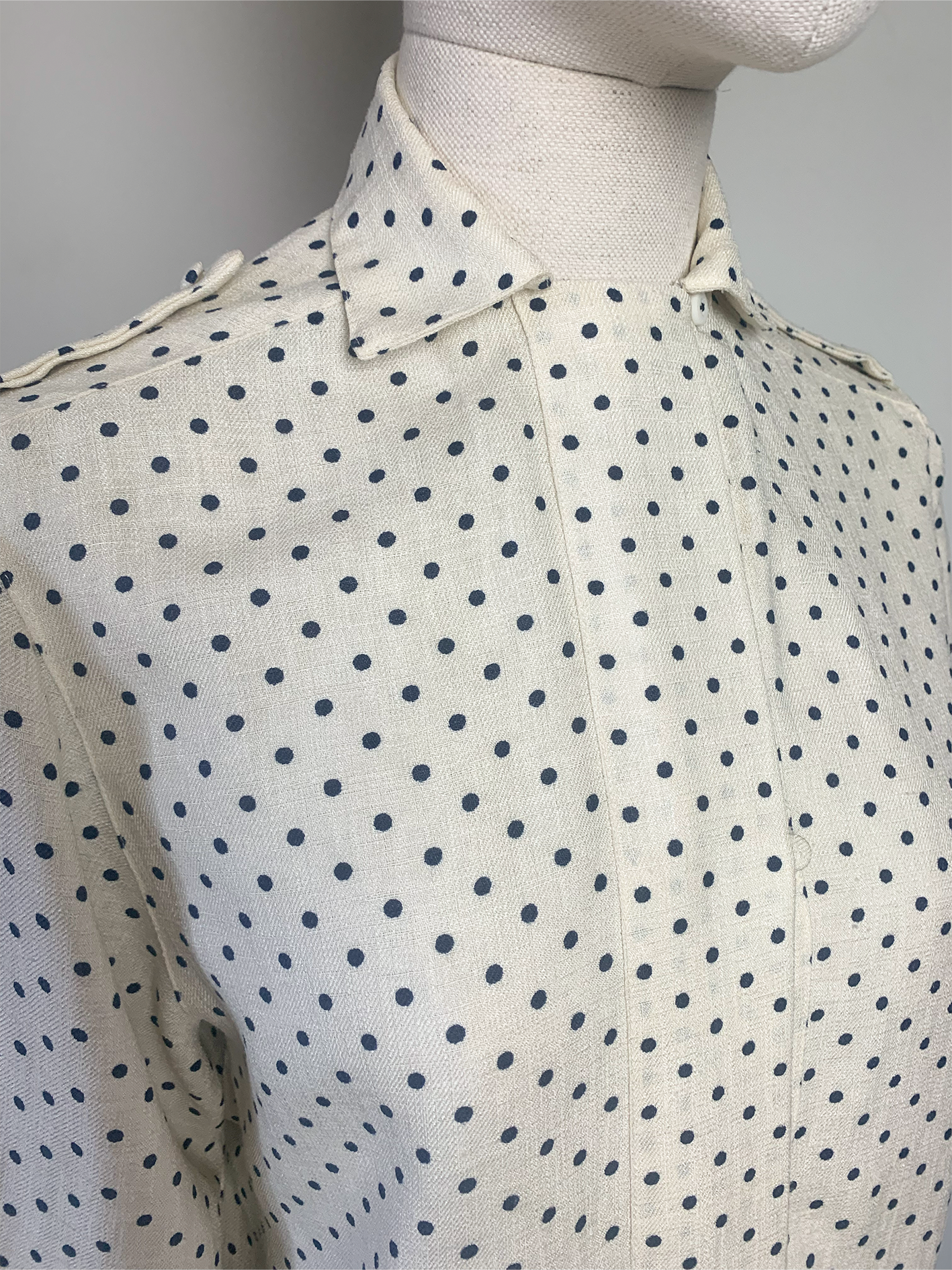 Blouse imprimée crème pois noir col multi-position vintage