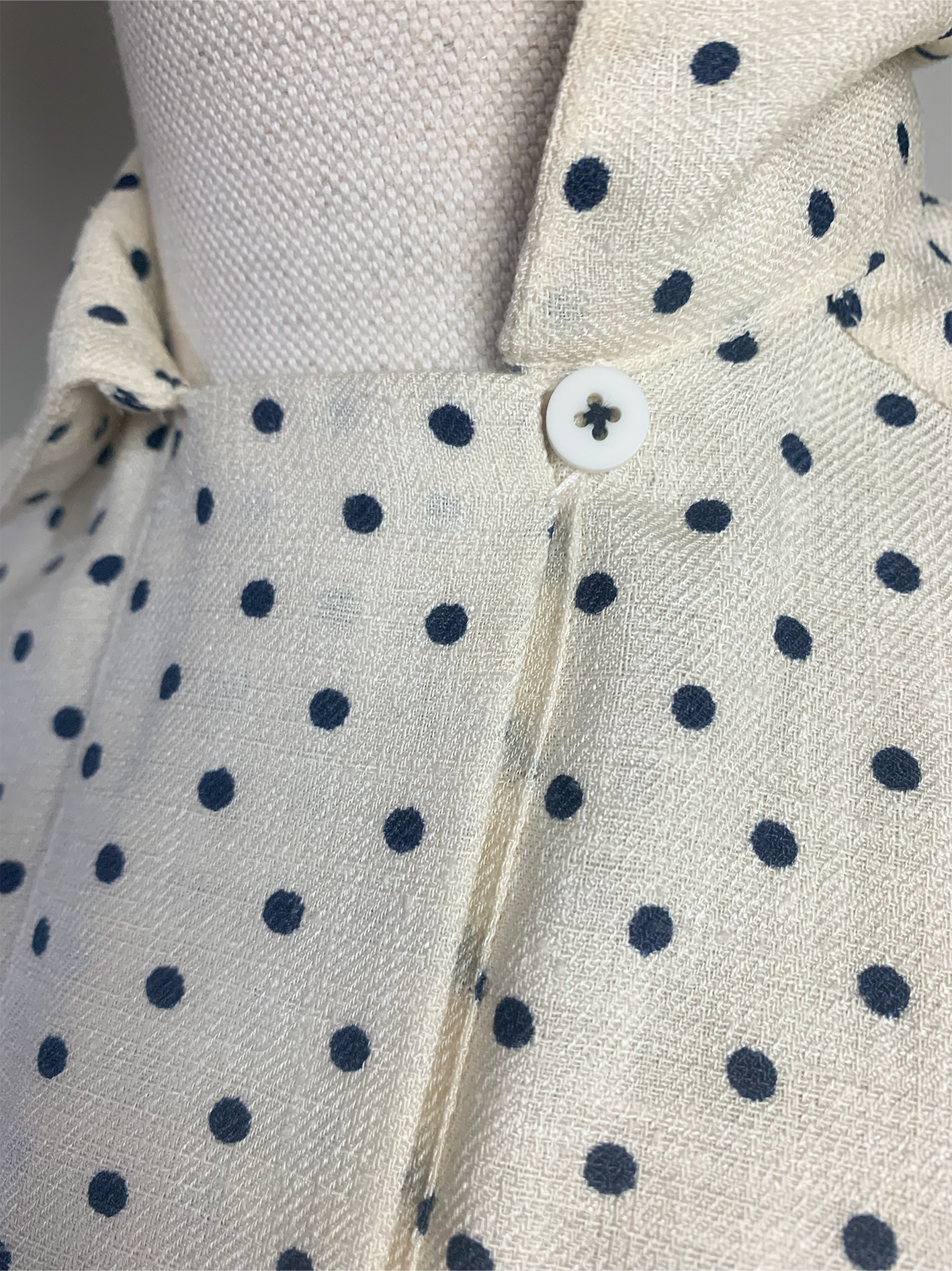 Blouse imprimée crème pois noir col multi-position vintage