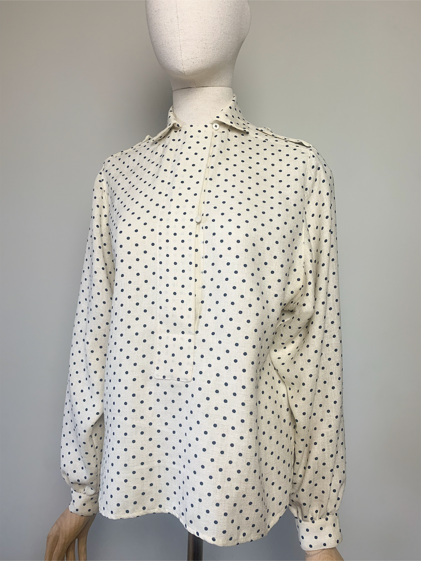 Blouse imprimée crème pois noir col multi-position vintage