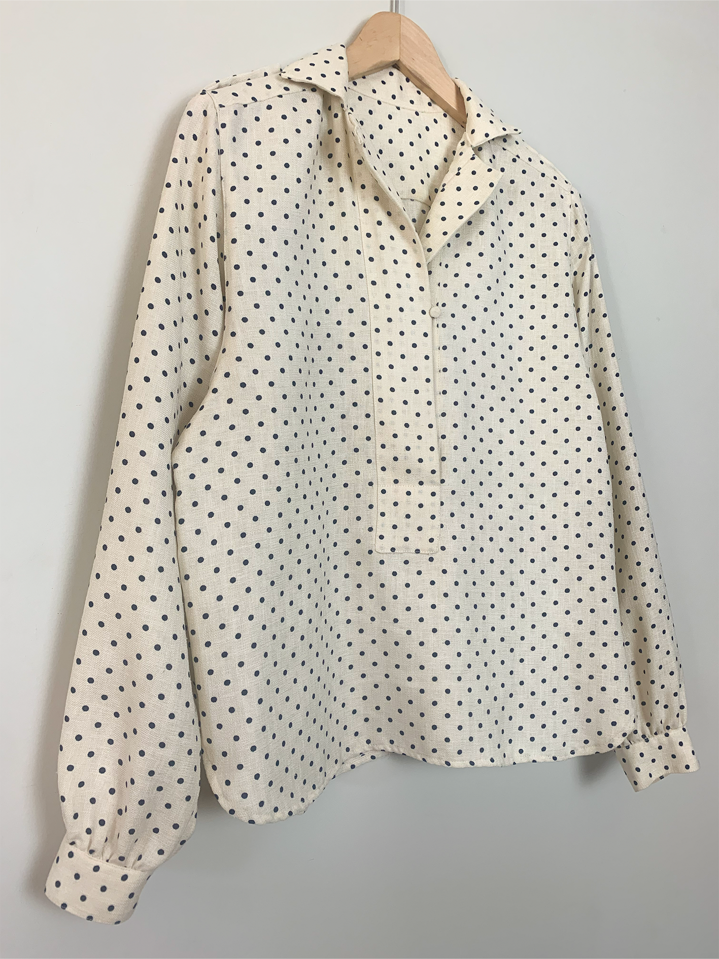 Blouse imprimée crème pois noir col multi-position vintage