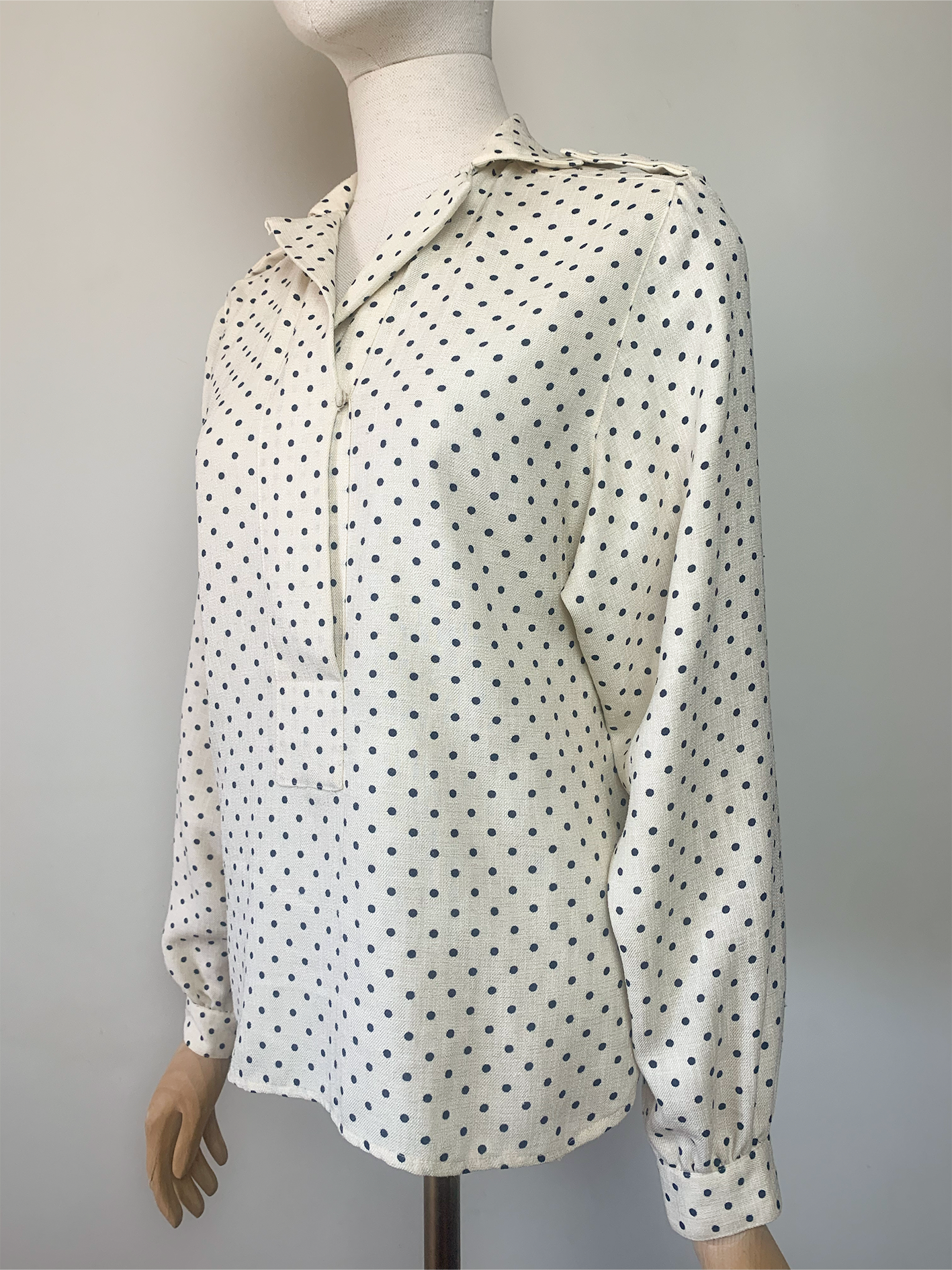 Blouse imprimée crème pois noir col multi-position vintage