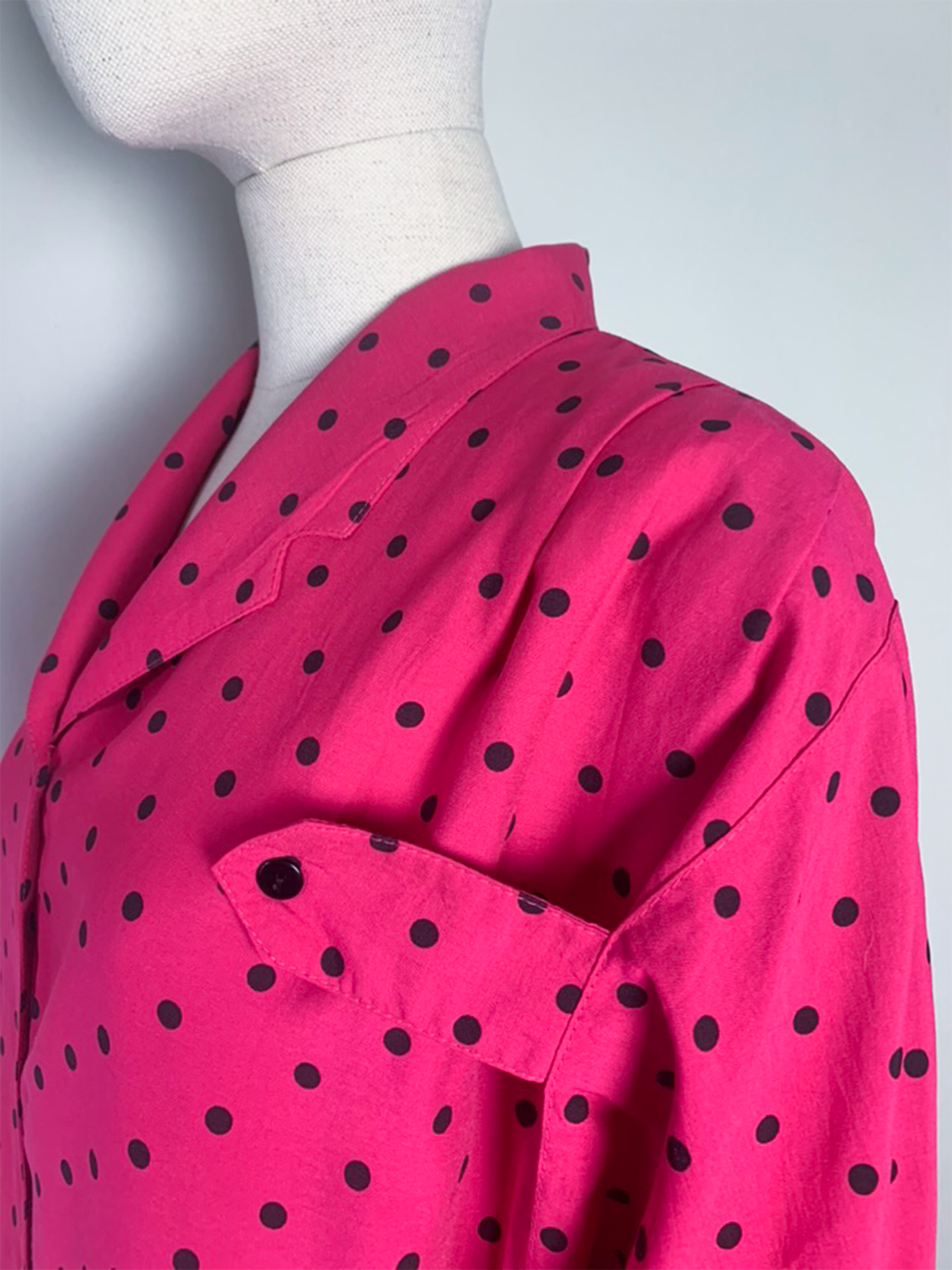 Chemise rose fuchsia pois noirs manches courtes vintage