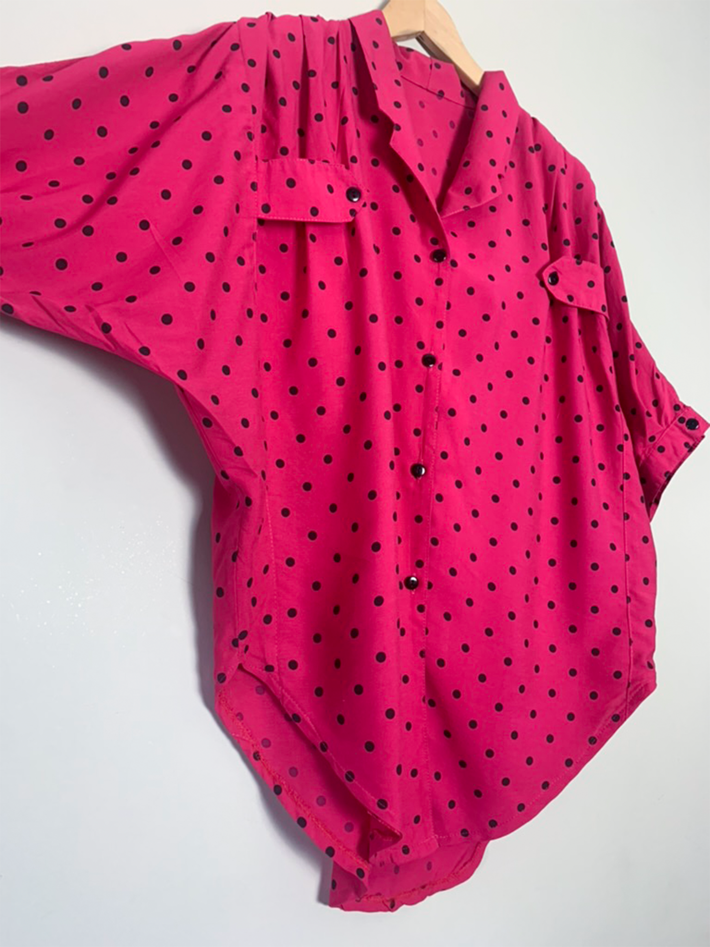 Chemise rose fuchsia pois noirs manches courtes vintage