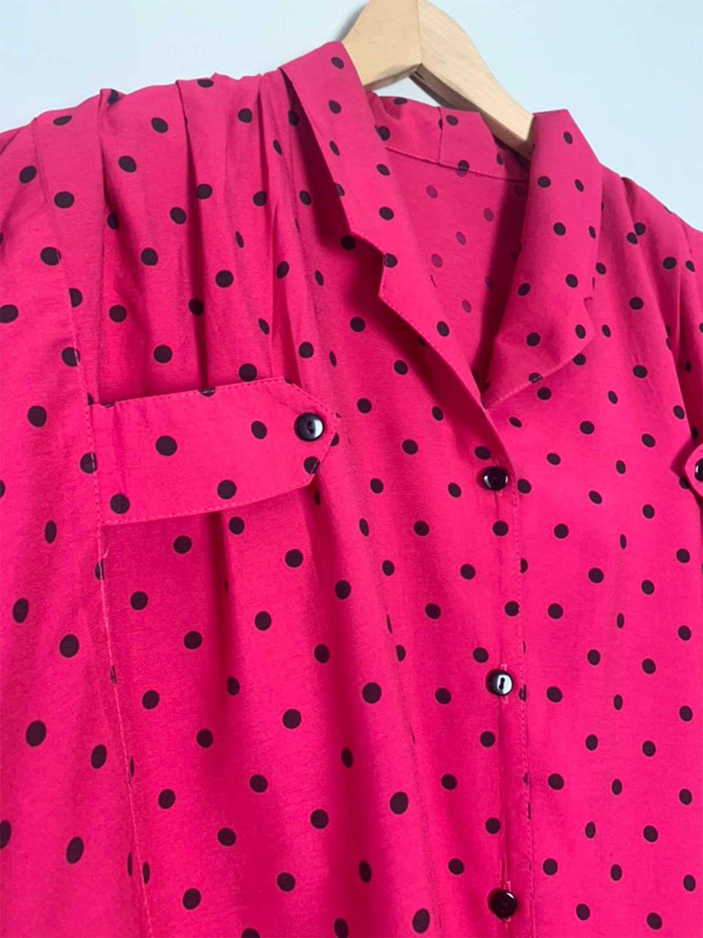 Chemise rose fuchsia pois noirs manches courtes vintage