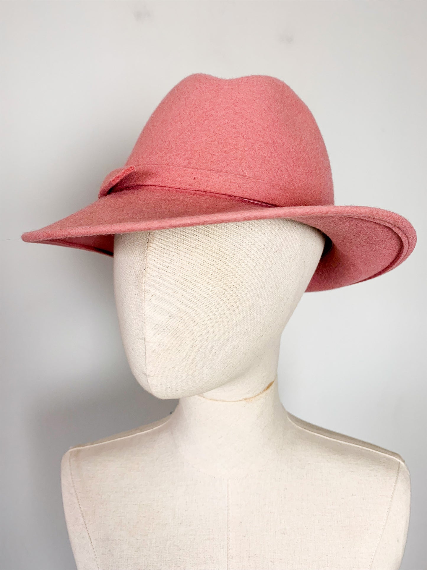 Chapeau Femme Vintage en Feutre de Laine Rose Poudré - 100% Laine - Made in Italy - Taille 55