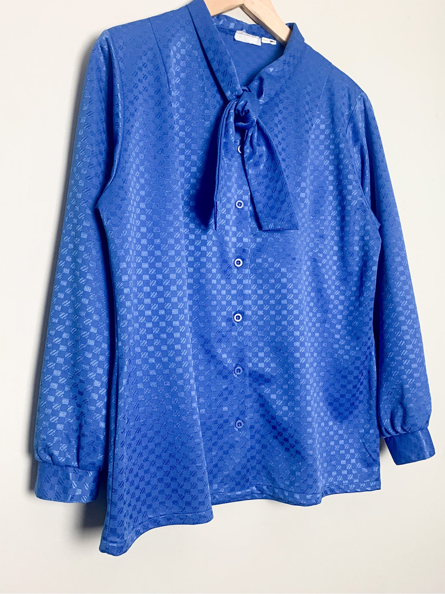 Chemisier Vintage Bleu Royal Damassé Col Cravate - Épaules Structurées - Années 80 - T. 38/40 FR (M/L)
