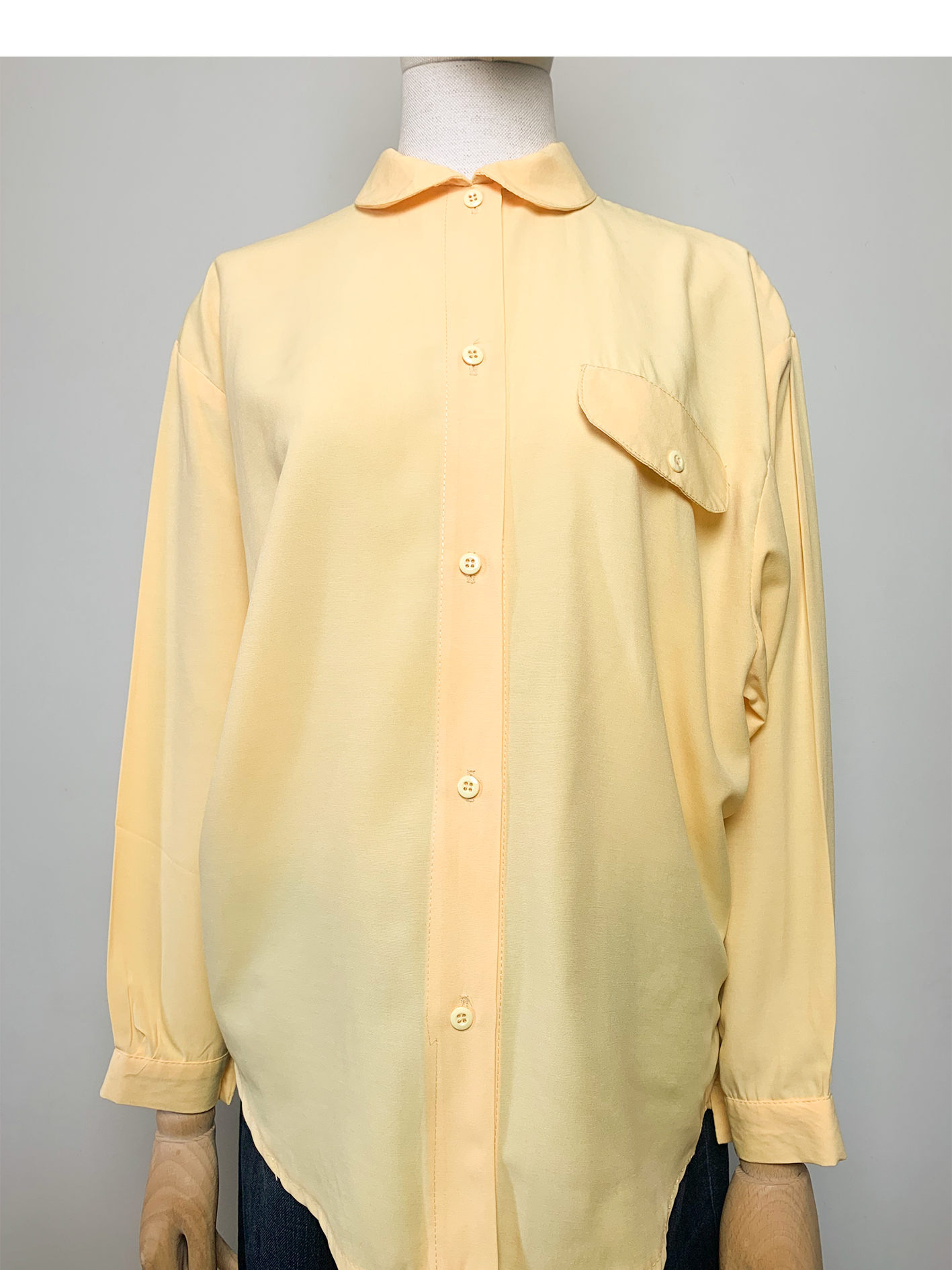 Chemisier jaune petit col rond vintage