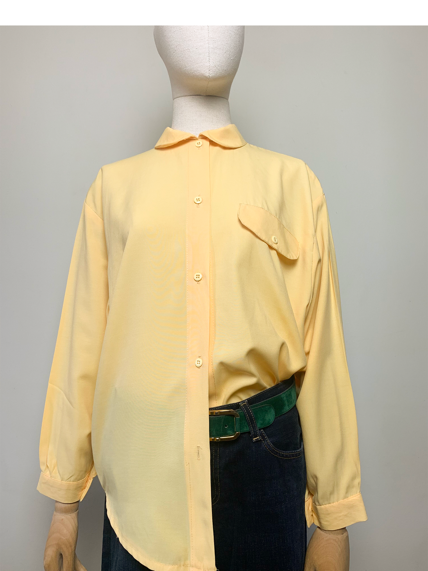 Chemisier jaune petit col rond vintage