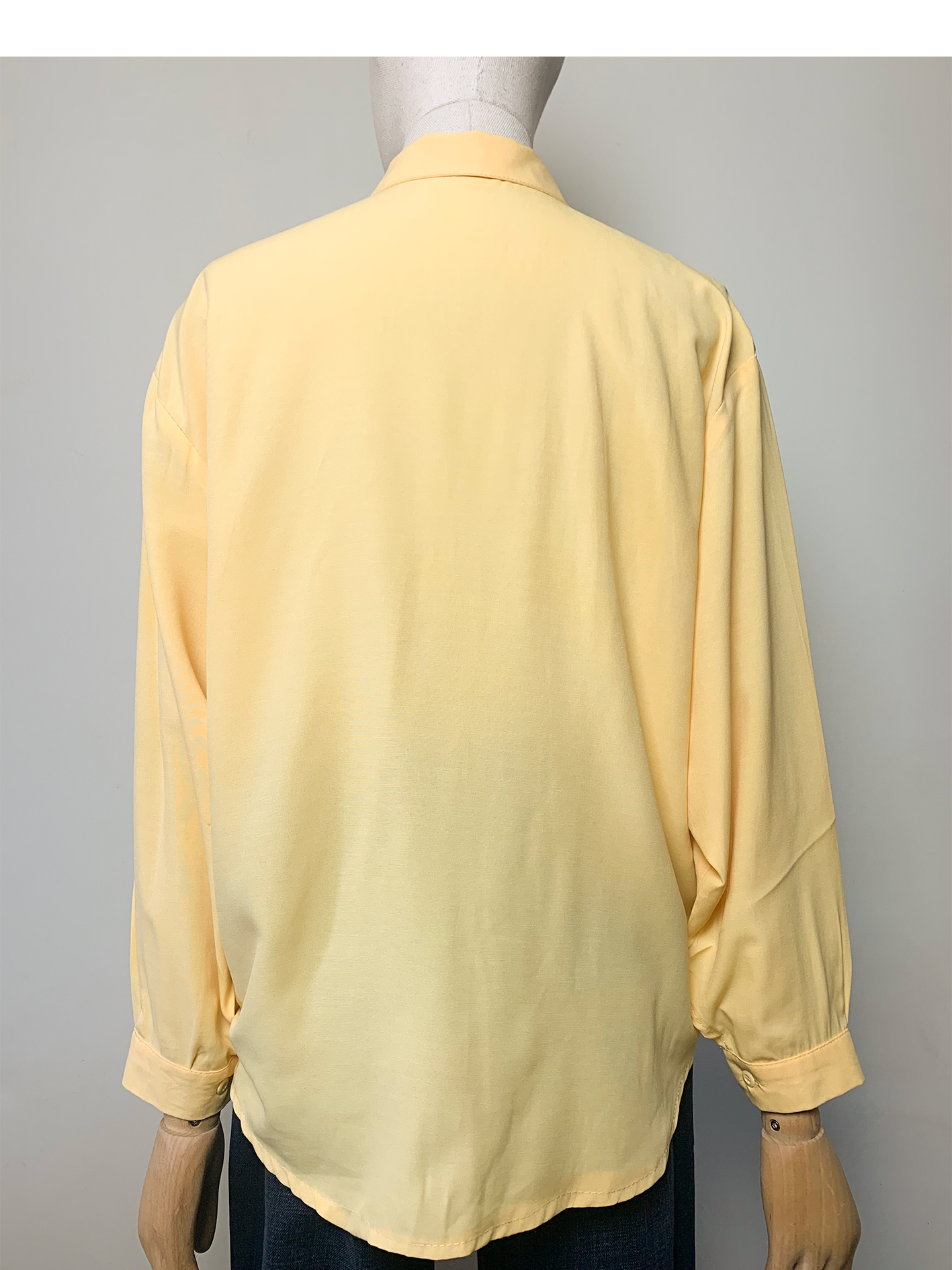 Chemisier jaune petit col rond vintage