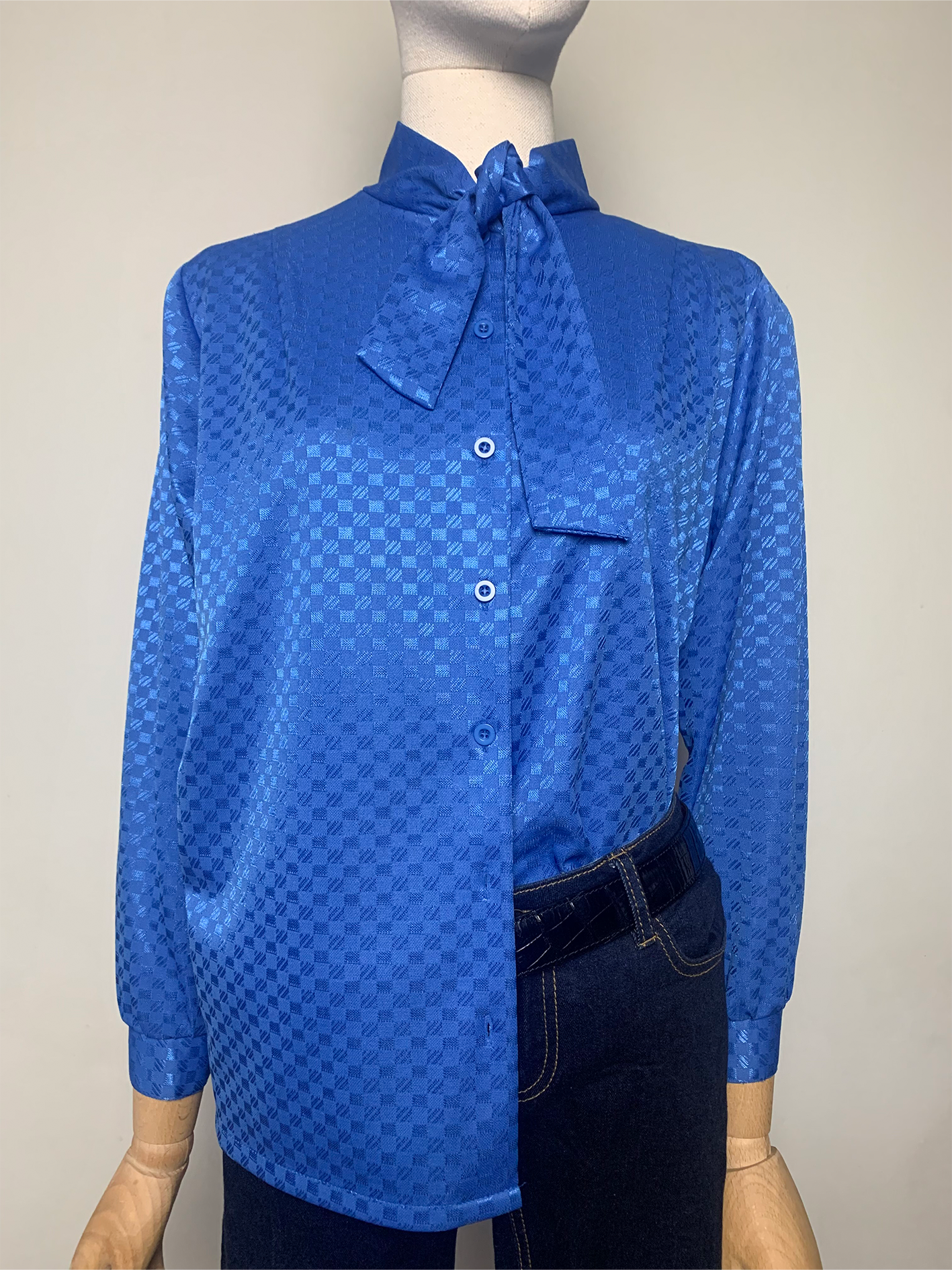 Chemisier bleu col cravate vintage