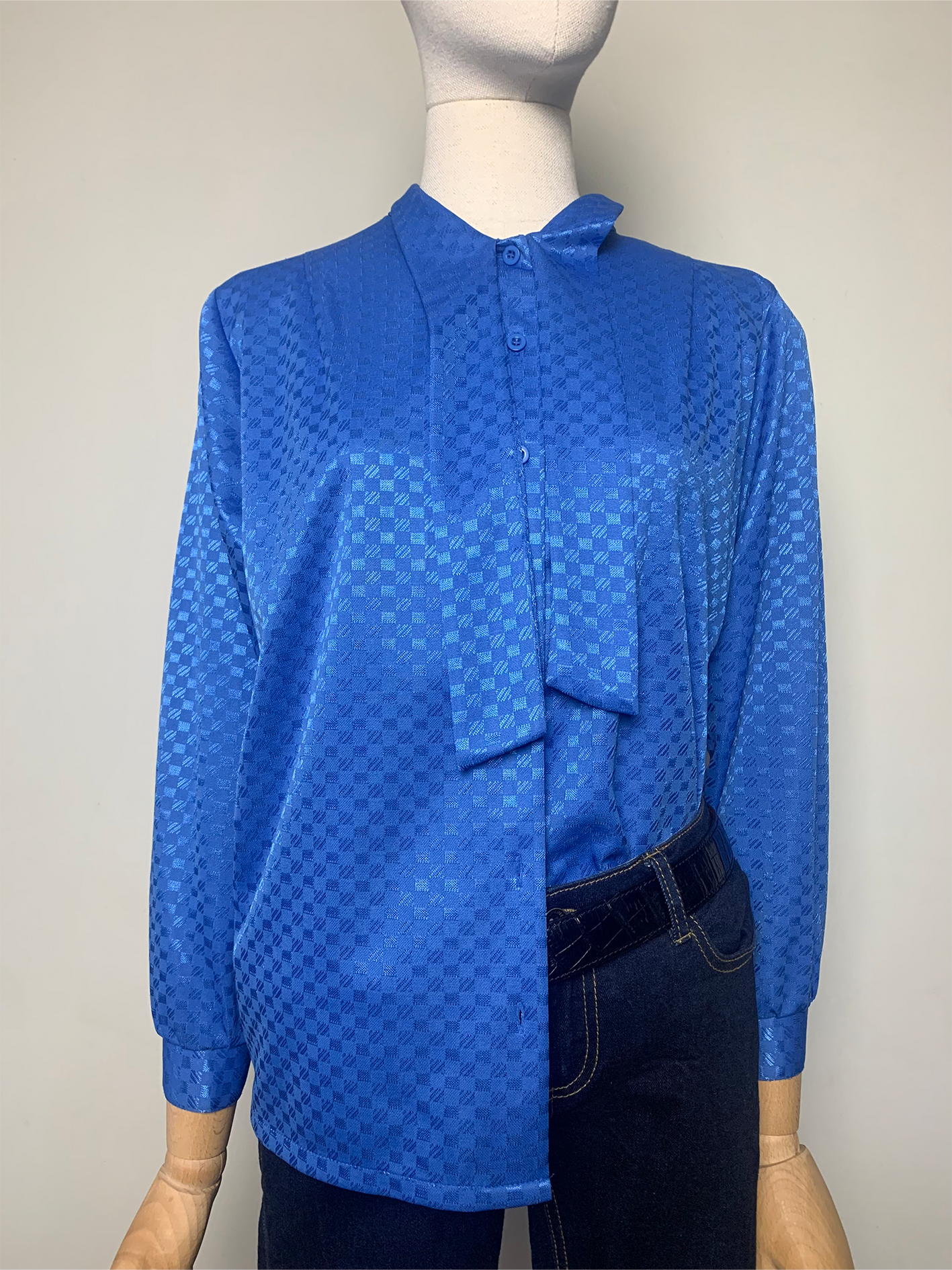 Chemisier bleu col cravate vintage