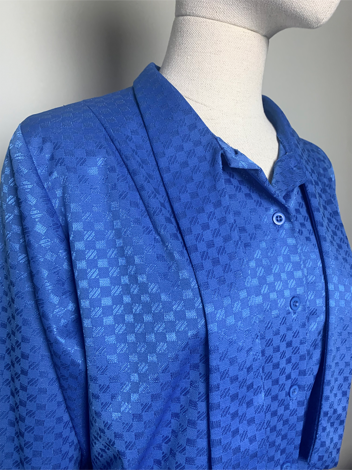Chemisier bleu col cravate vintage
