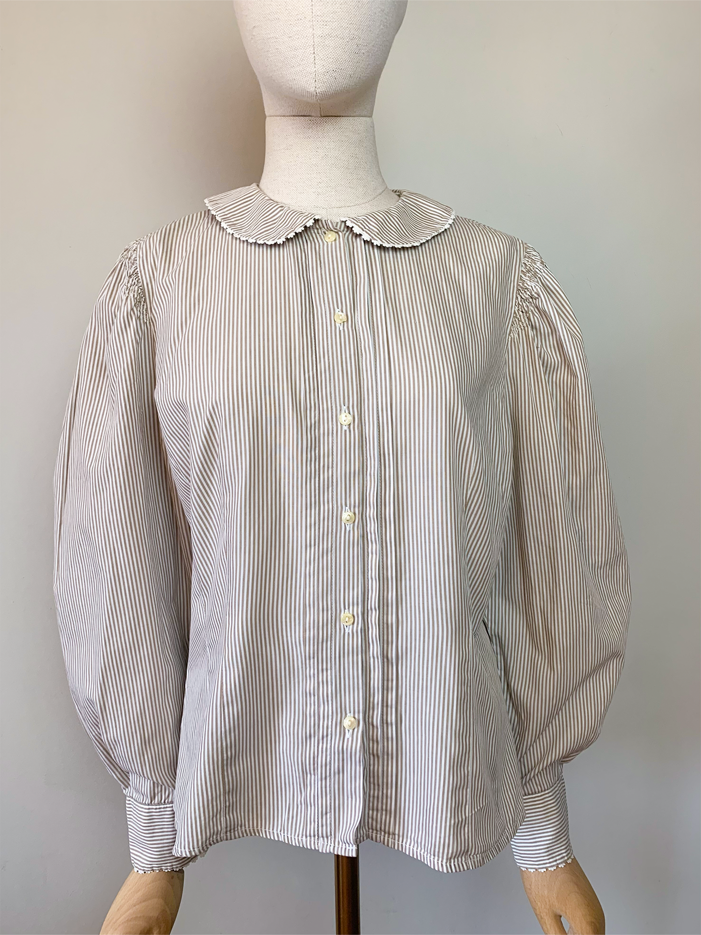 Chemise chemisier col Claudine rayée blanche et beige vintage
