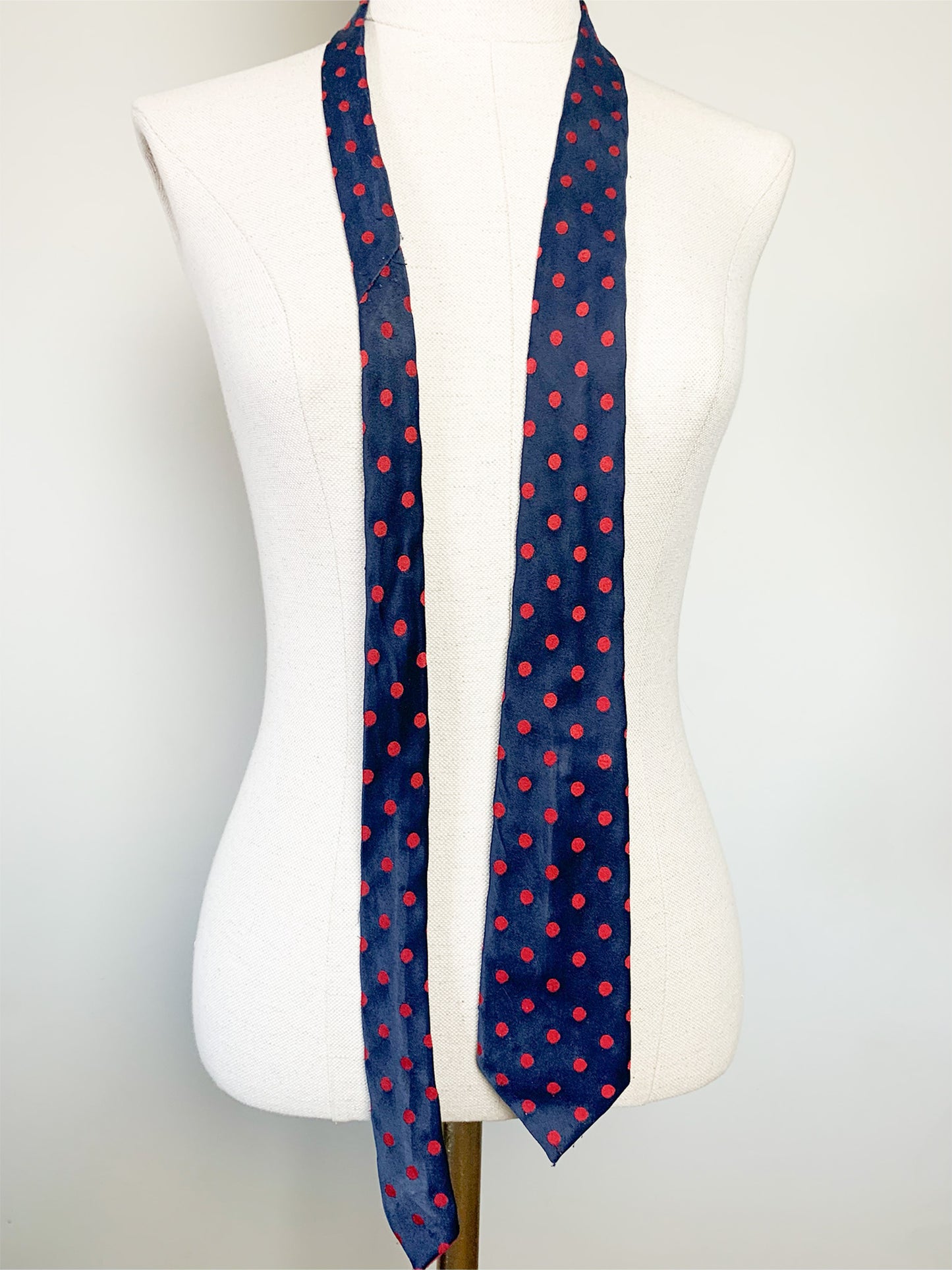 Cravate Vintage Classique à Pois - Bleu Marine & Rouge - Polyester Années 80/90