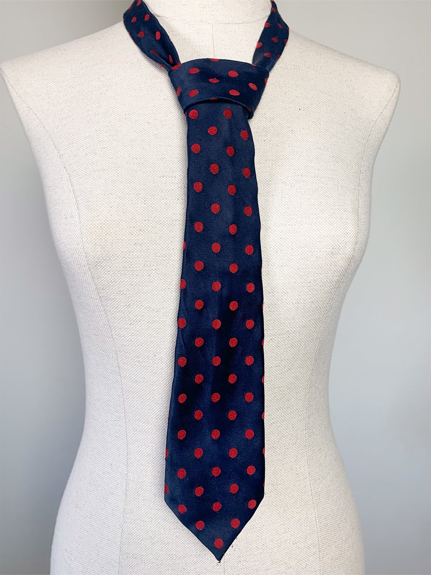 Cravate Vintage Classique à Pois - Bleu Marine & Rouge - Polyester Années 80/90
