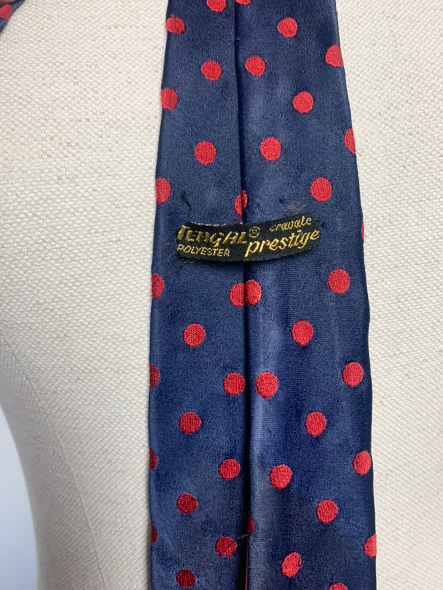 Cravate bleu marine à pois rouge vintage