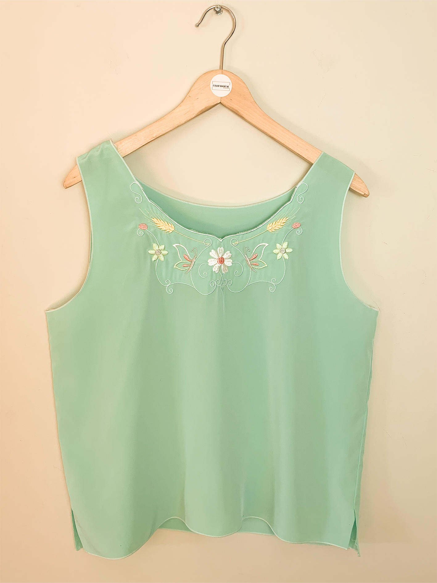 Blouse sans manche caraco vert d’eau avec broderies fleurs épis et papillons vintage