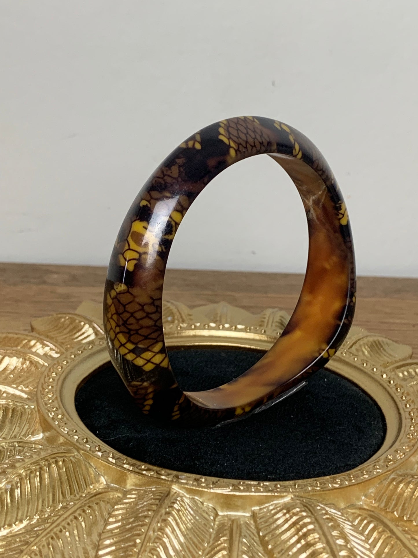 Bracelet rigide asymétrique motifs peau de reptile