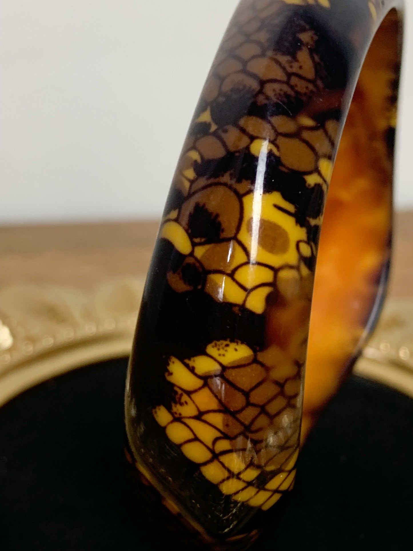 Bracelet rigide asymétrique motifs peau de reptile