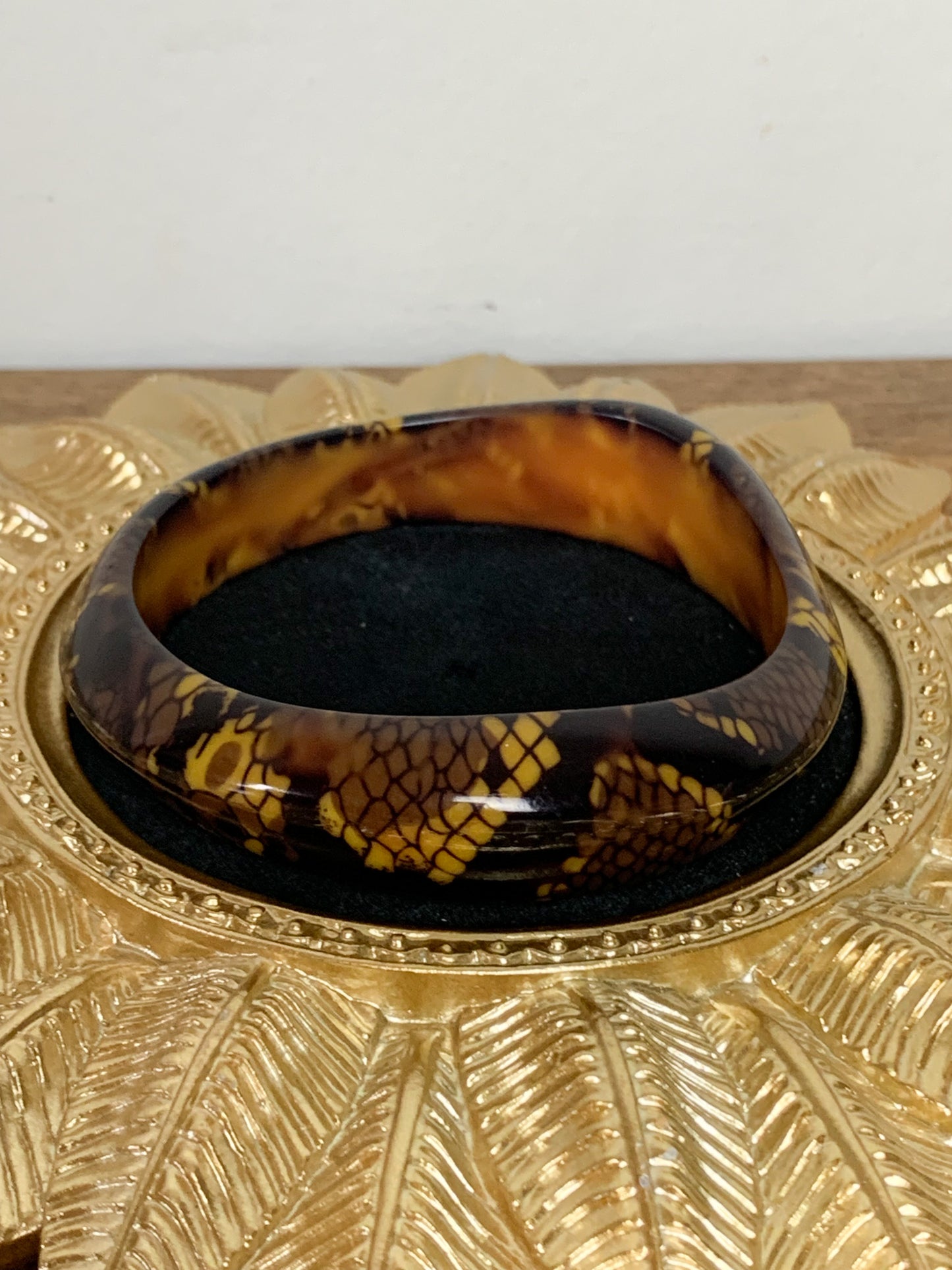 Bracelet rigide asymétrique motifs peau de reptile