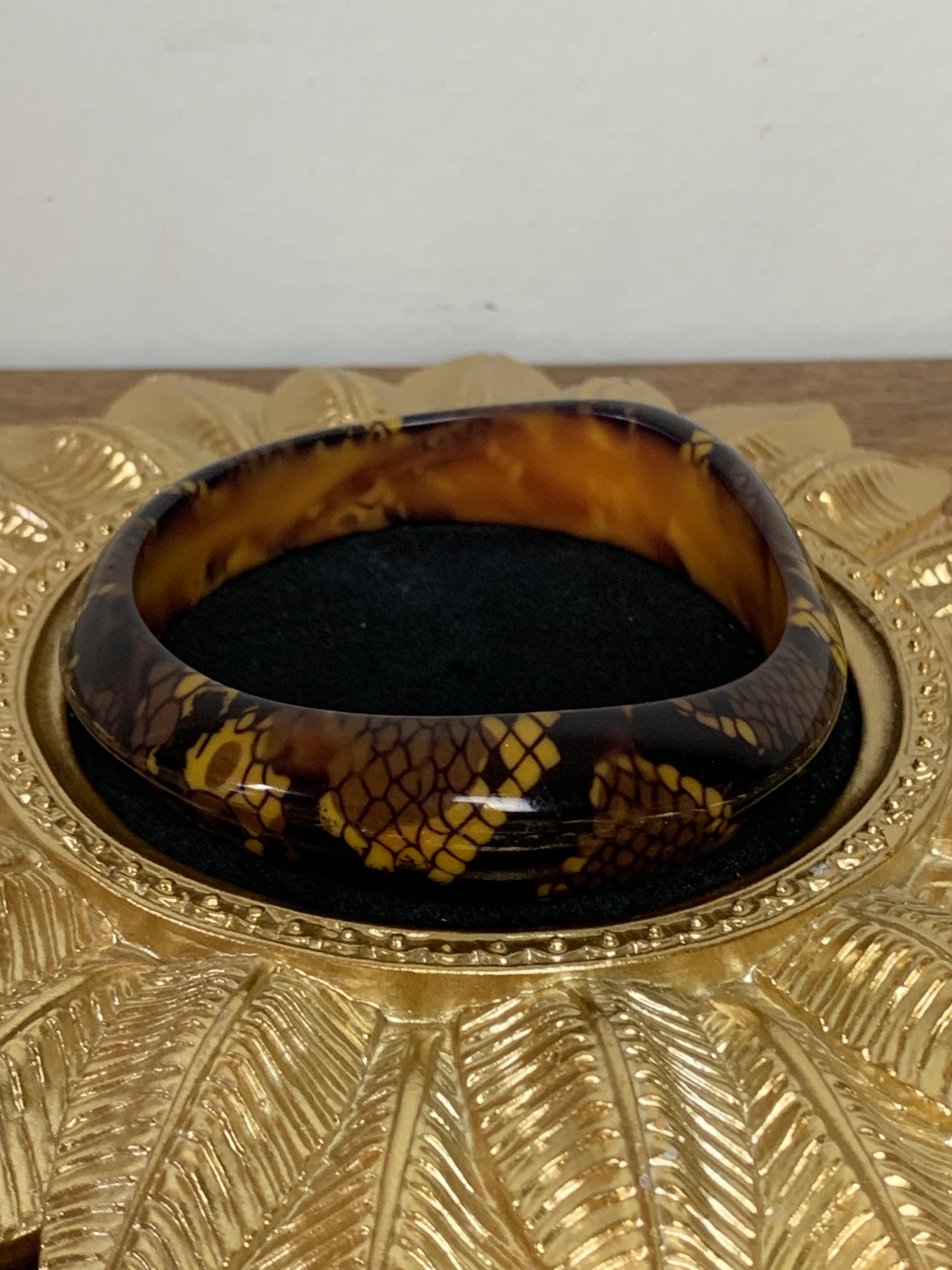 Bracelet rigide asymétrique motifs peau de reptile