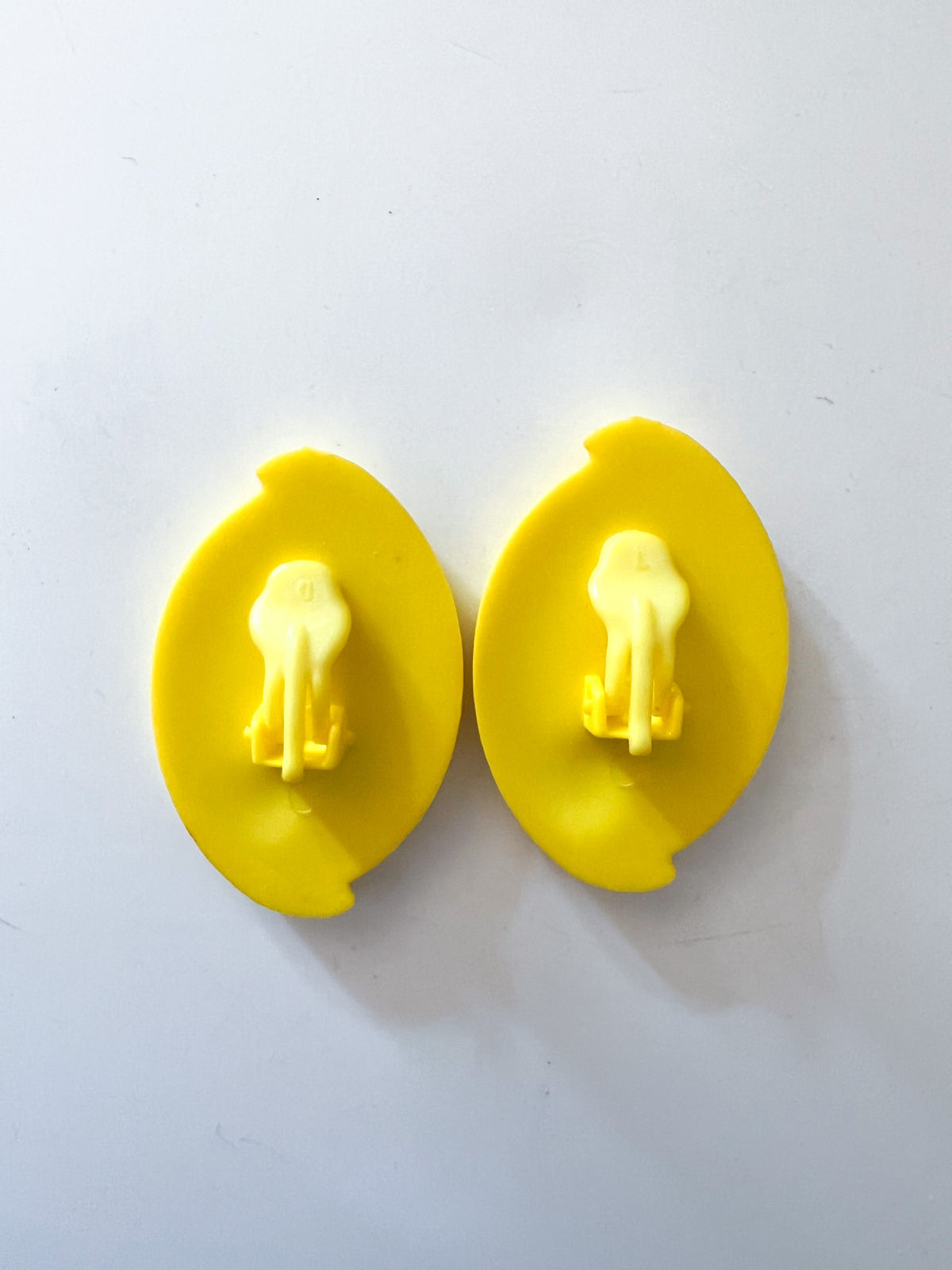 Boucles d'Oreilles Clips Vintage Années 80 Jaune Vif – Forme Volute / Goutte