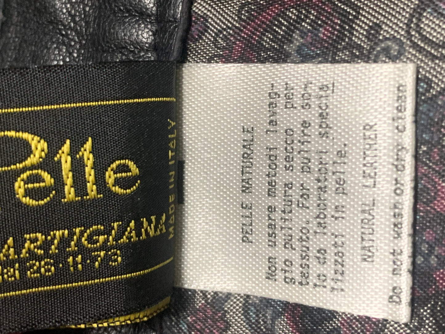 Jupe en cuir noir avec empiècements et nœud vintage