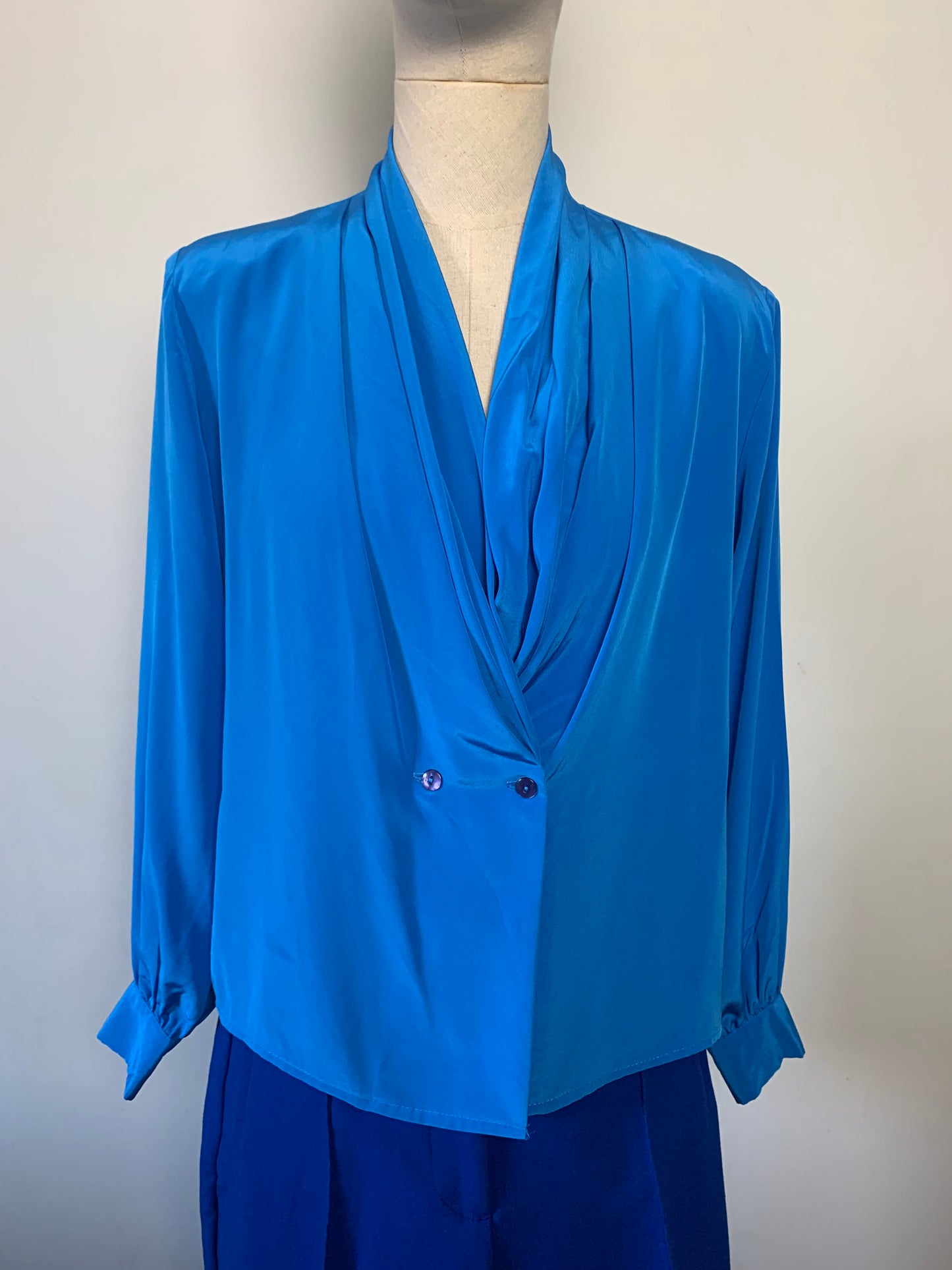 Chemisier blouse bleu à drapé vintage Anna Kriste