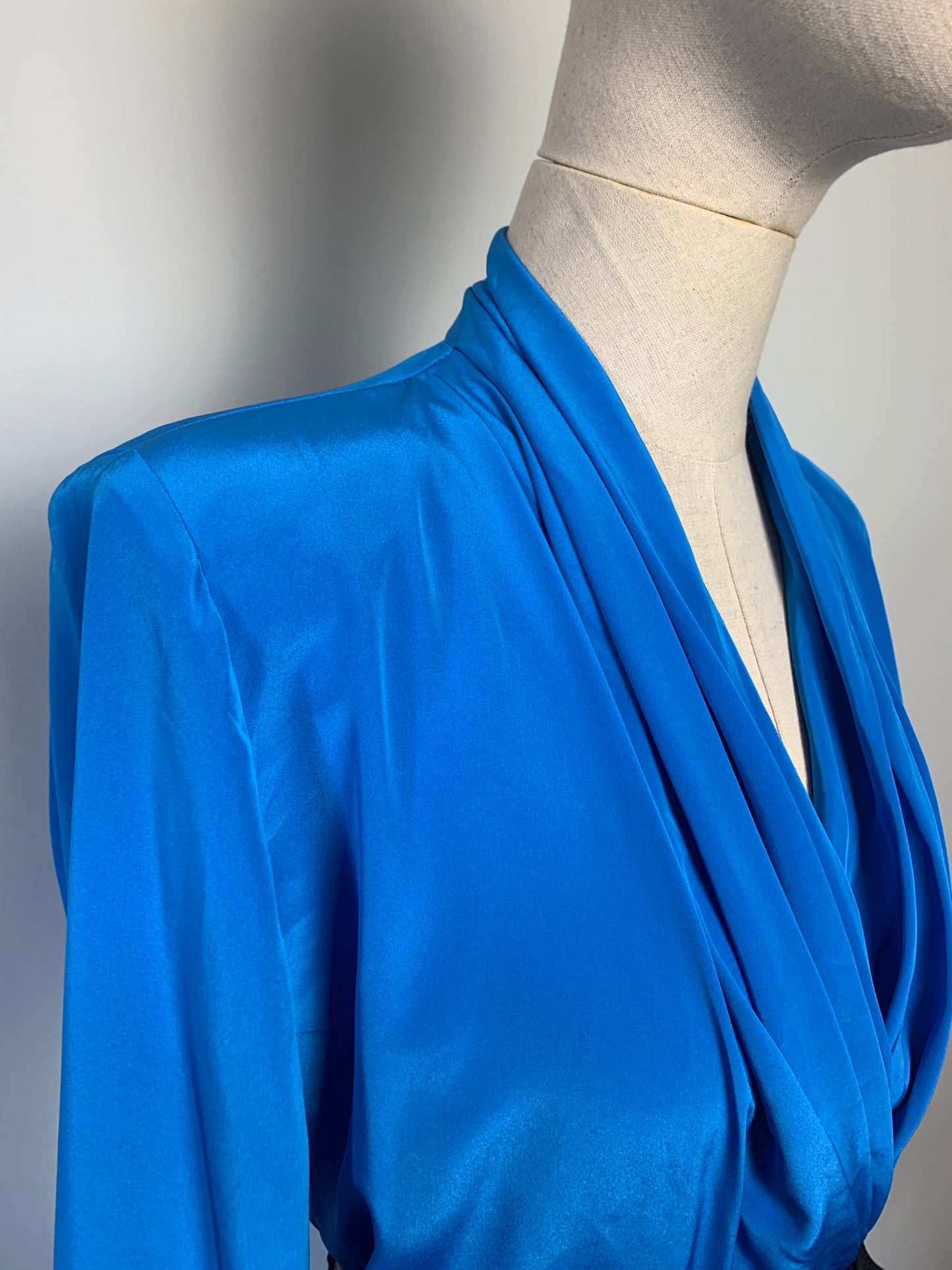 Chemisier blouse bleu à drapé vintage Anna Kriste