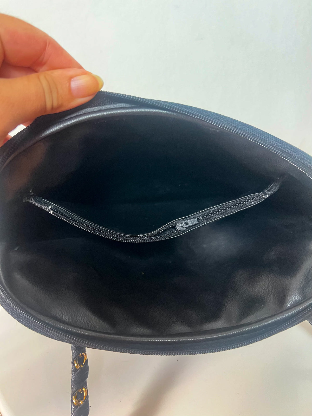 Sac porté épaule vintage années 80 90 matelassé noir à chaîne dorée