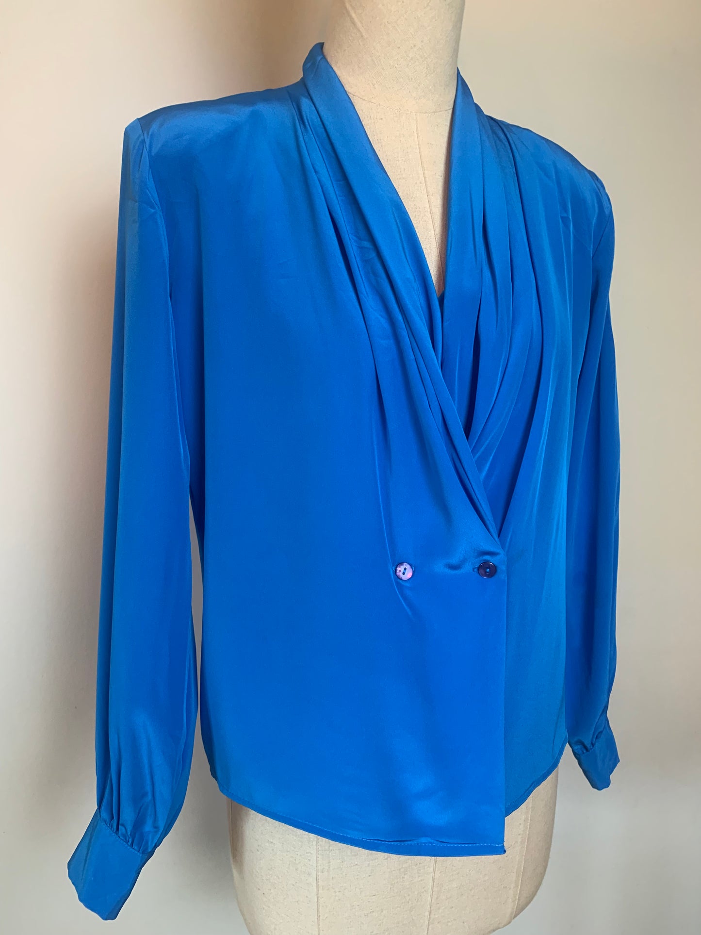Chemisier blouse bleu à drapé vintage Anna Kriste