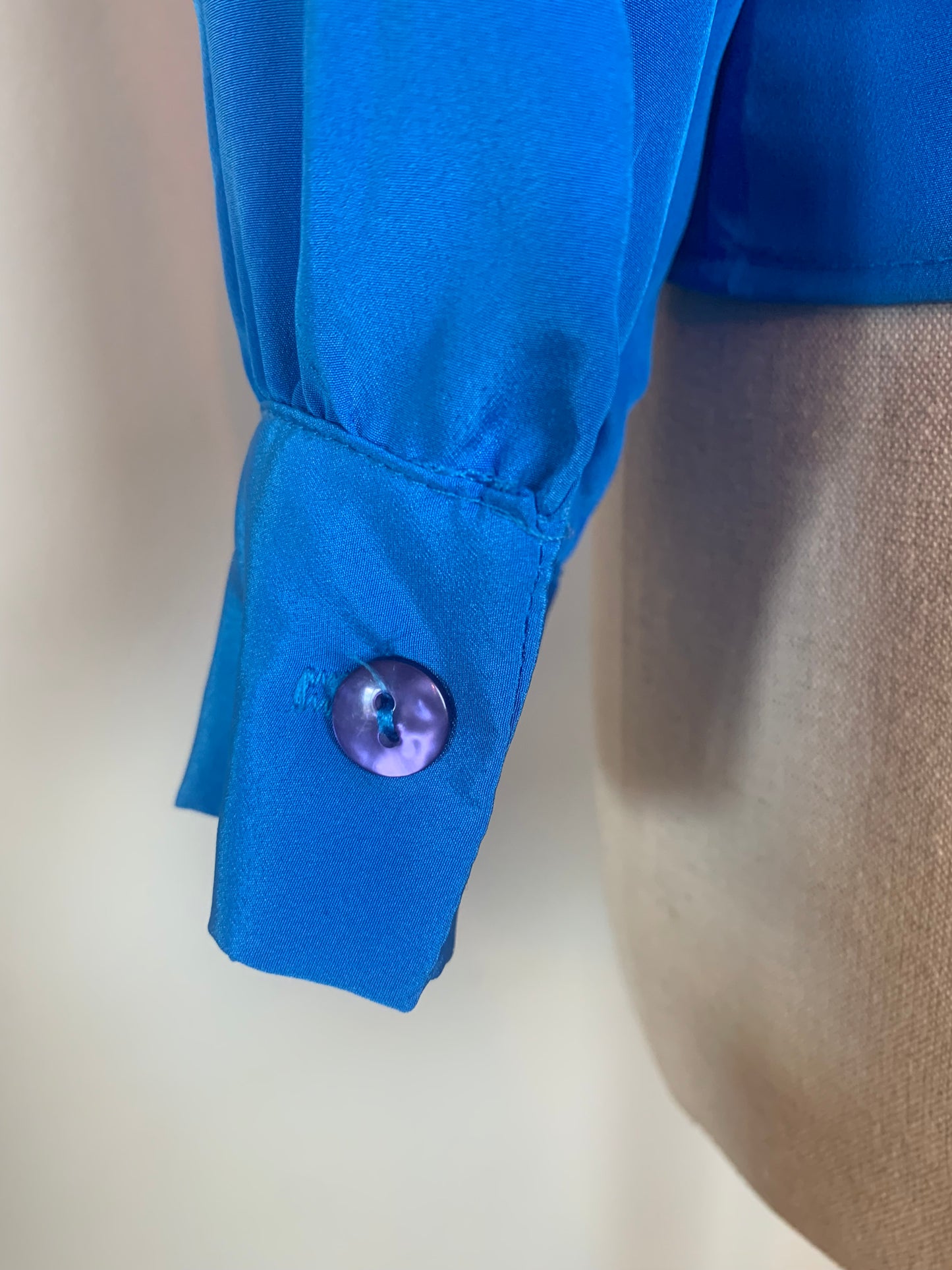 Chemisier blouse bleu à drapé vintage Anna Kriste