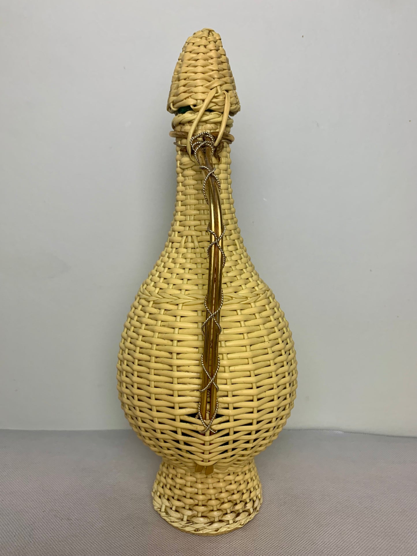 Bouteille scoubidou vintage années 60