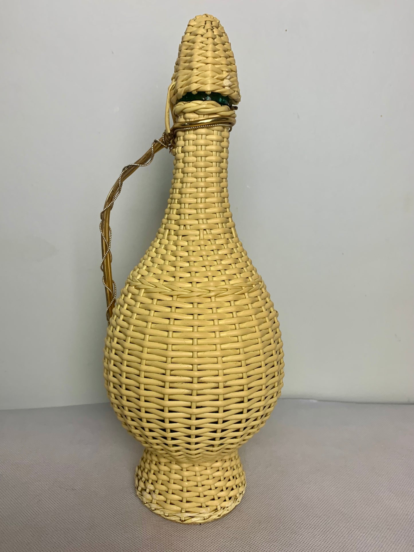 Bouteille scoubidou vintage années 60