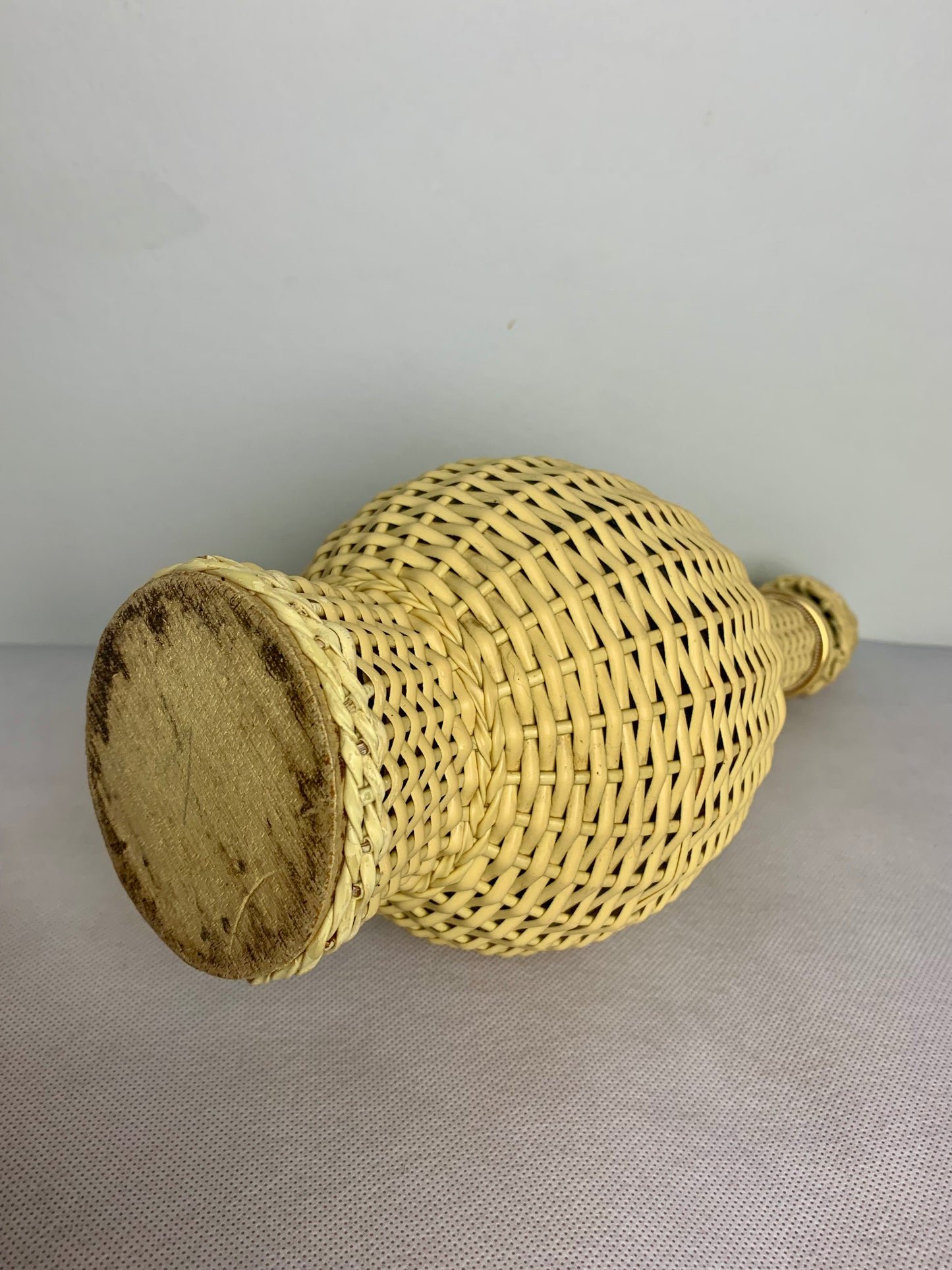 Bouteille scoubidou vintage années 60