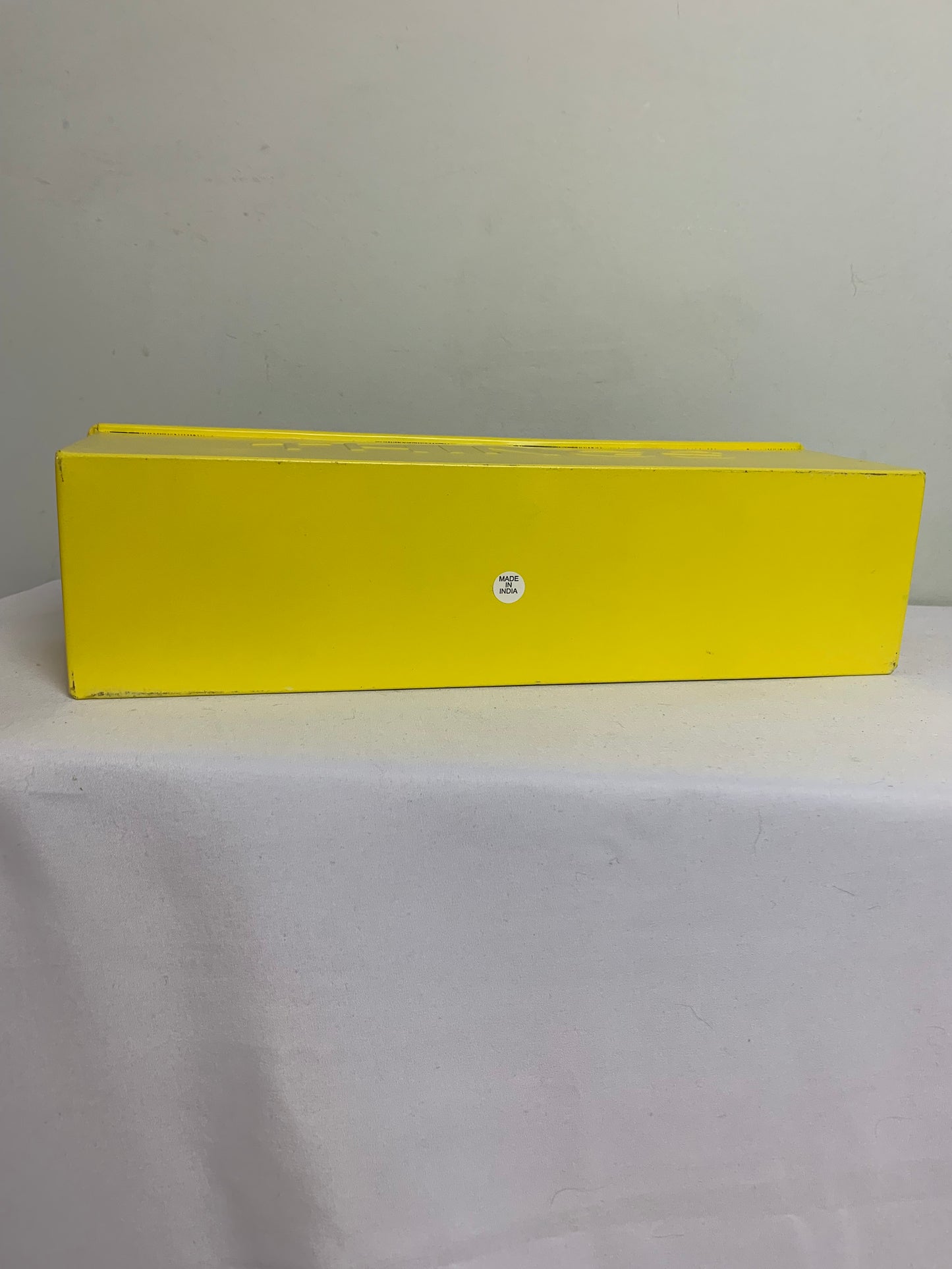 Boîte de rangement style industriel en métal jaune