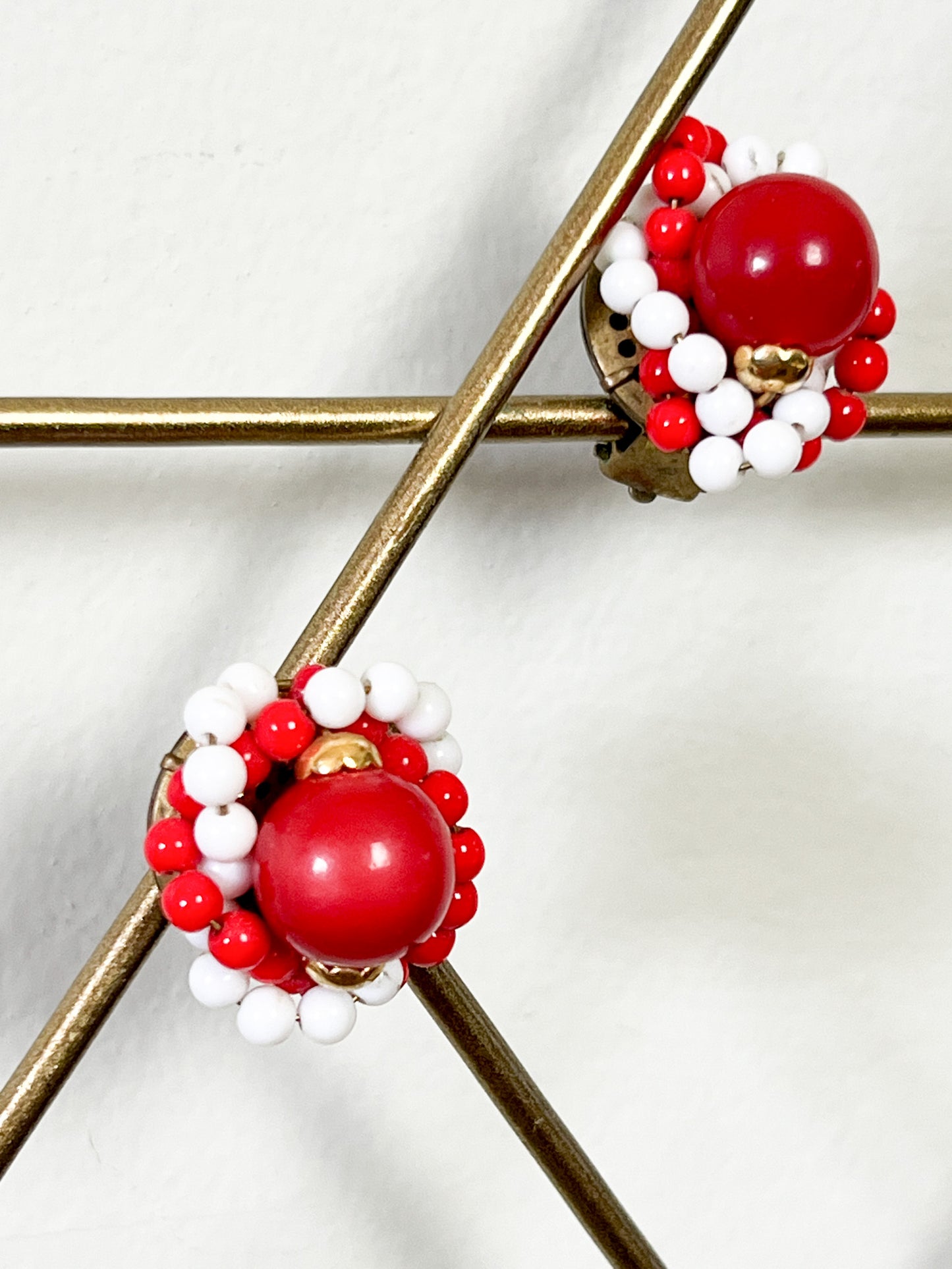 Boucles d'Oreilles Clips Vintage Perles Rouges & Blanches - Style Bonbon Pop - Années 60/70 - Bijou Fantaisie Rétro