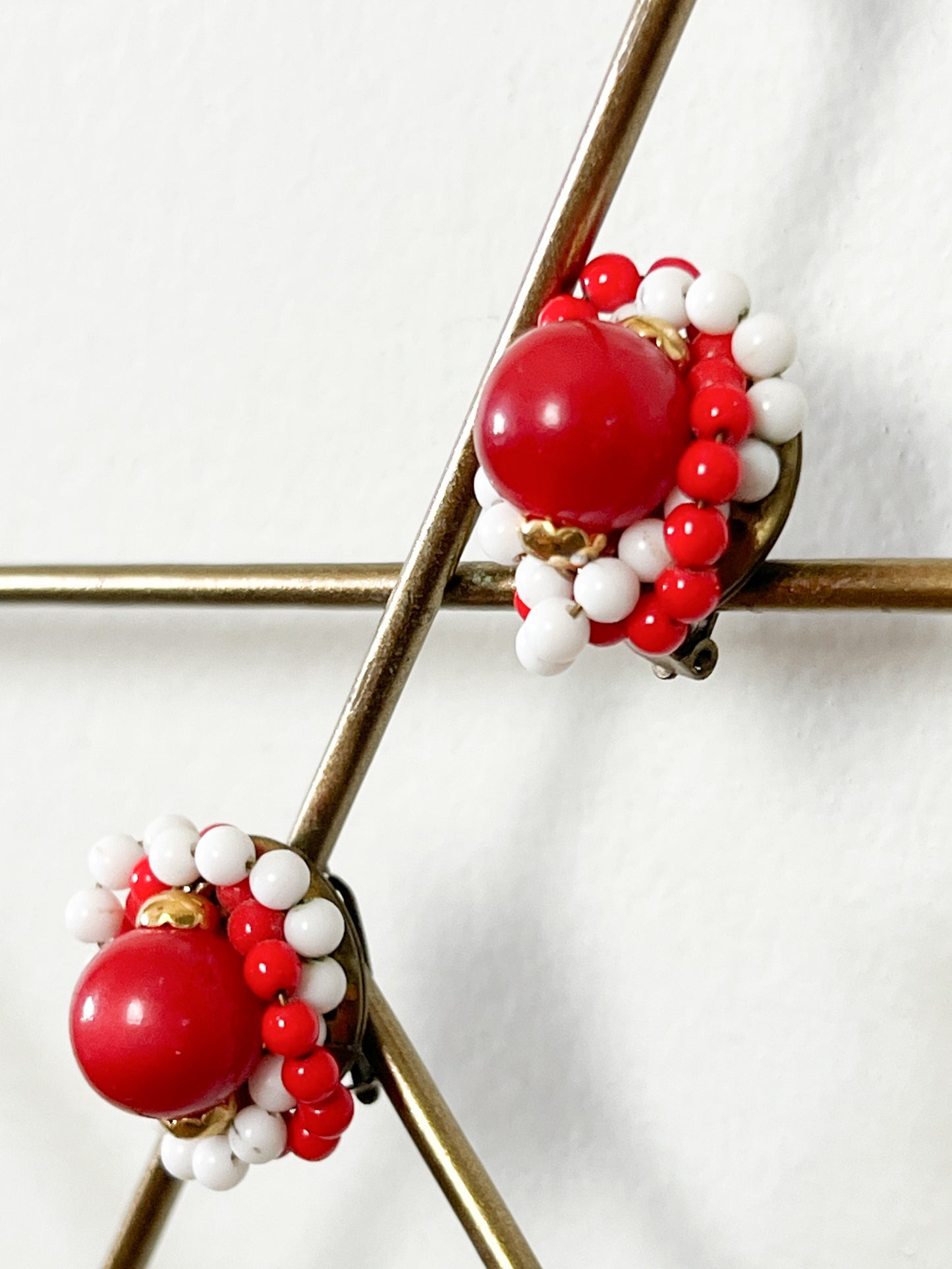 Boucles d'Oreilles Clips Vintage Perles Rouges & Blanches - Style Bonbon Pop - Années 60/70 - Bijou Fantaisie Rétro