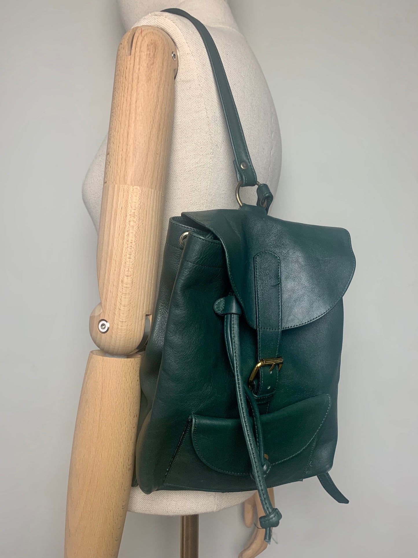 Sac à dos en cuir véritable vert bouteille La Bagagerie Jean Marlaix vintage