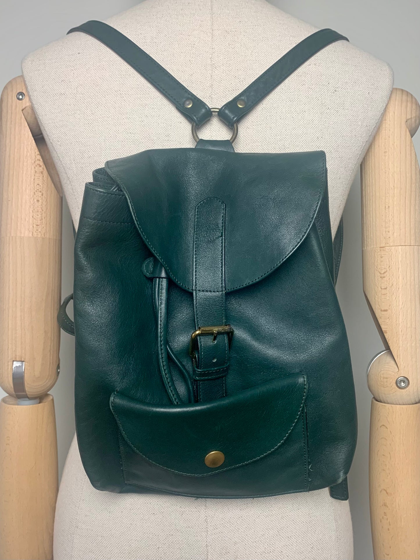 Sac à dos en cuir véritable vert bouteille La Bagagerie Jean Marlaix vintage
