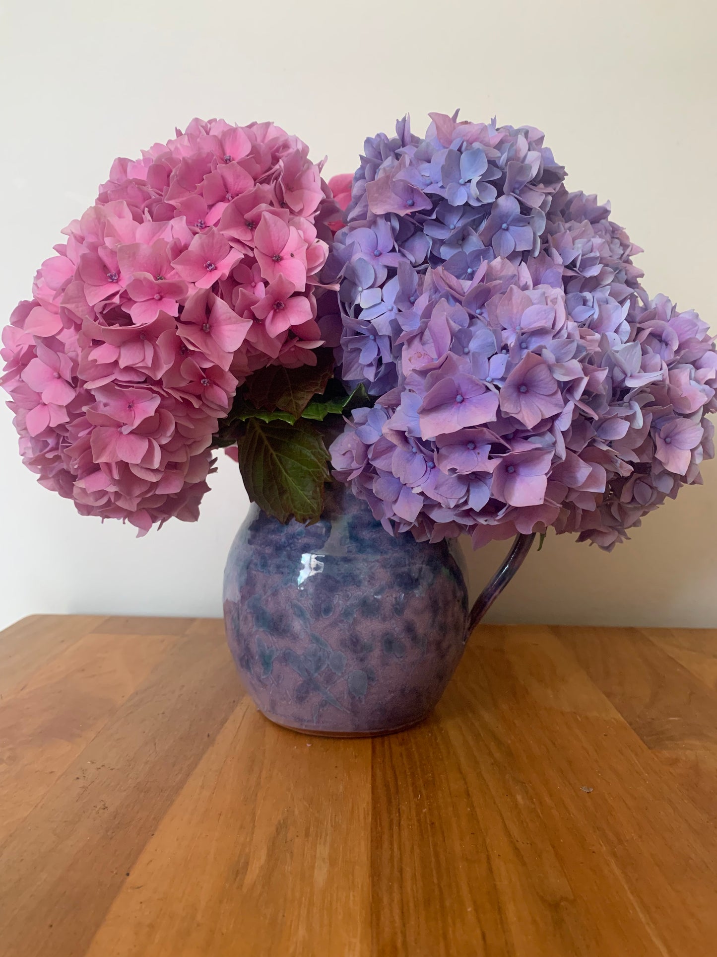 Pot pichet broc en céramique mauve et bleu vintage