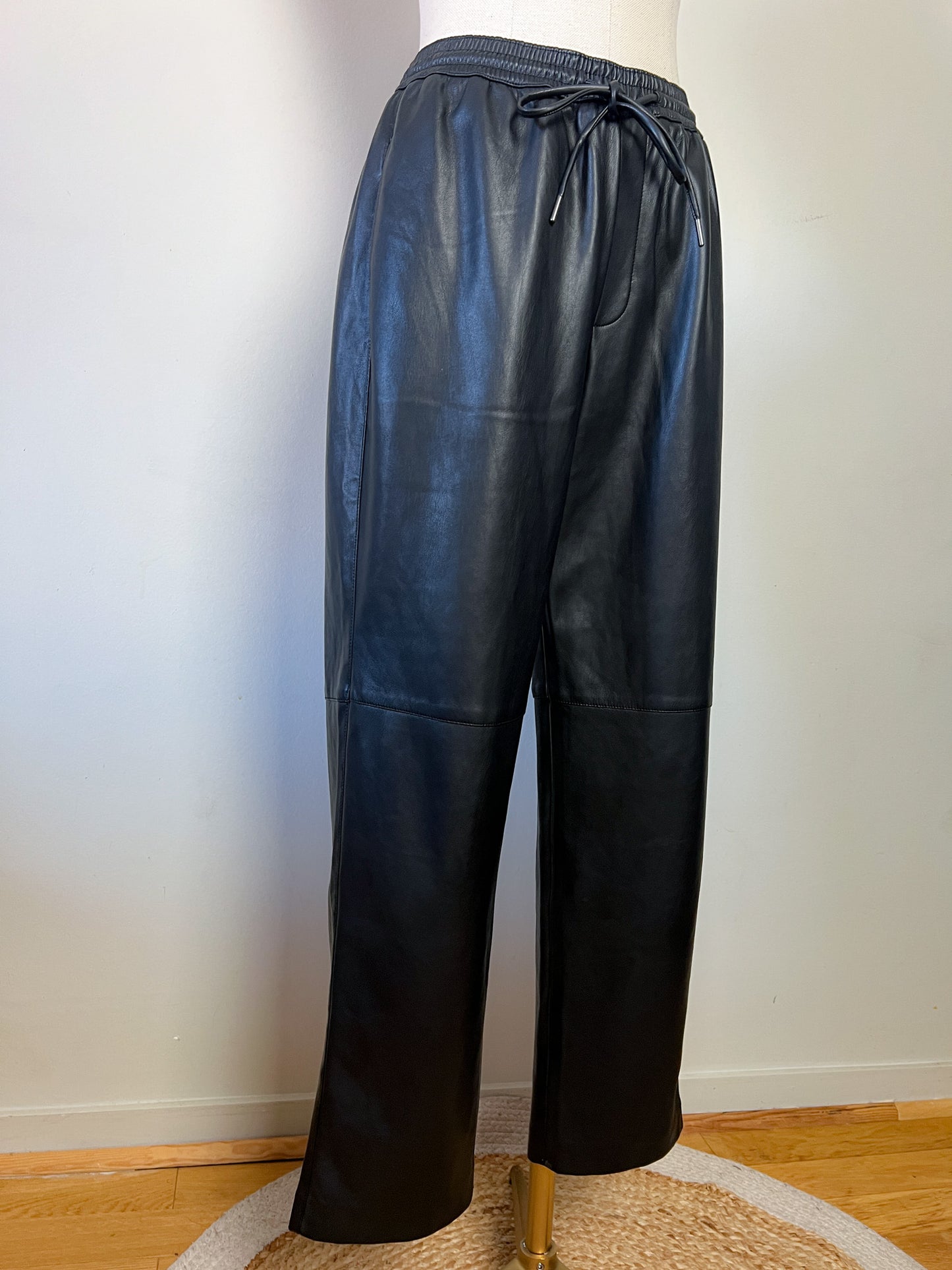 Pantalon simili cuir Mango, noir, coupe droite - Taille S