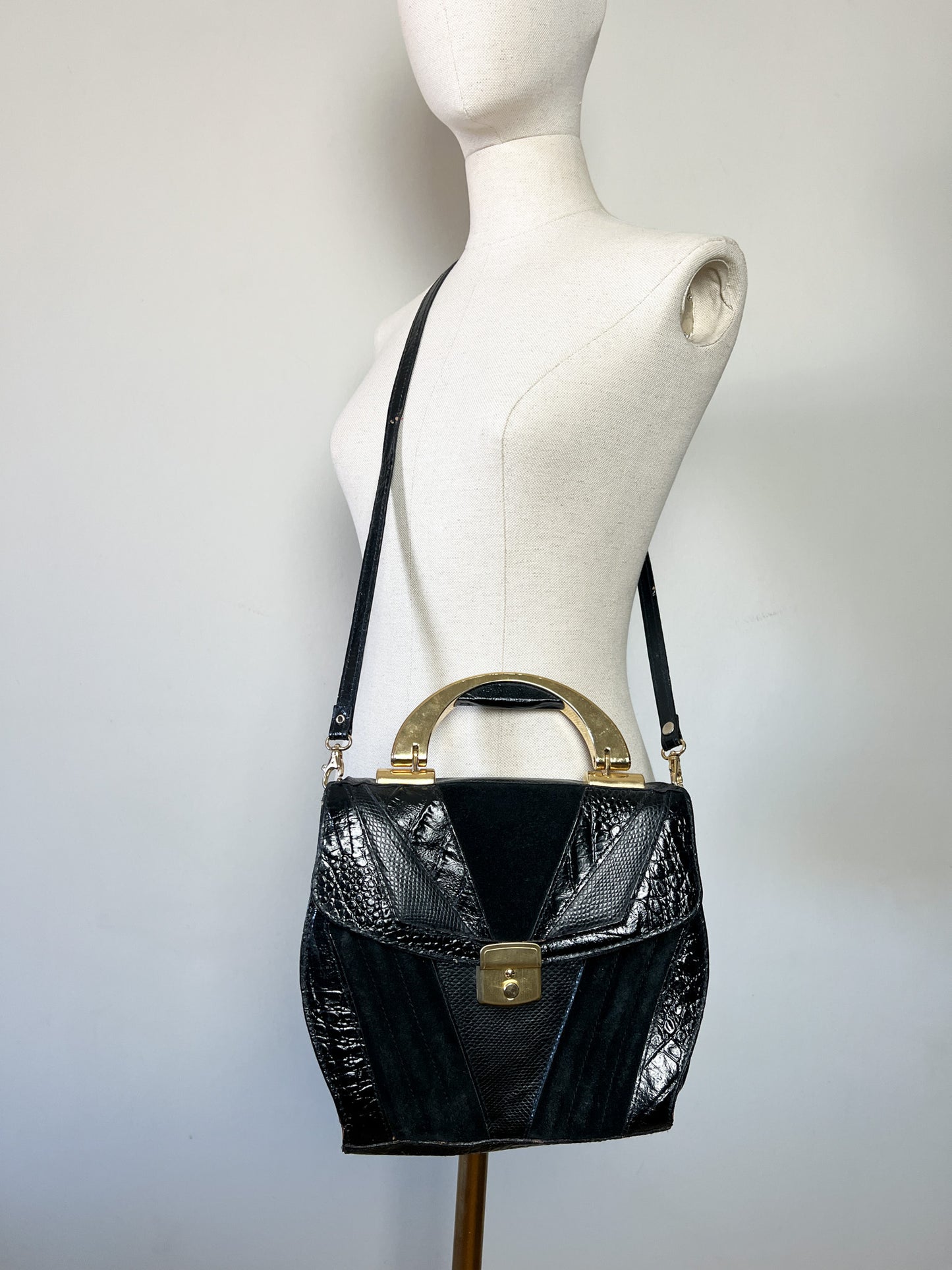 Sac à main Vintage Noir Patchwork Cuir & Daim - Anse Rigide Dorée - Bandoulière Amovible - Années 80 - Rétro Chic