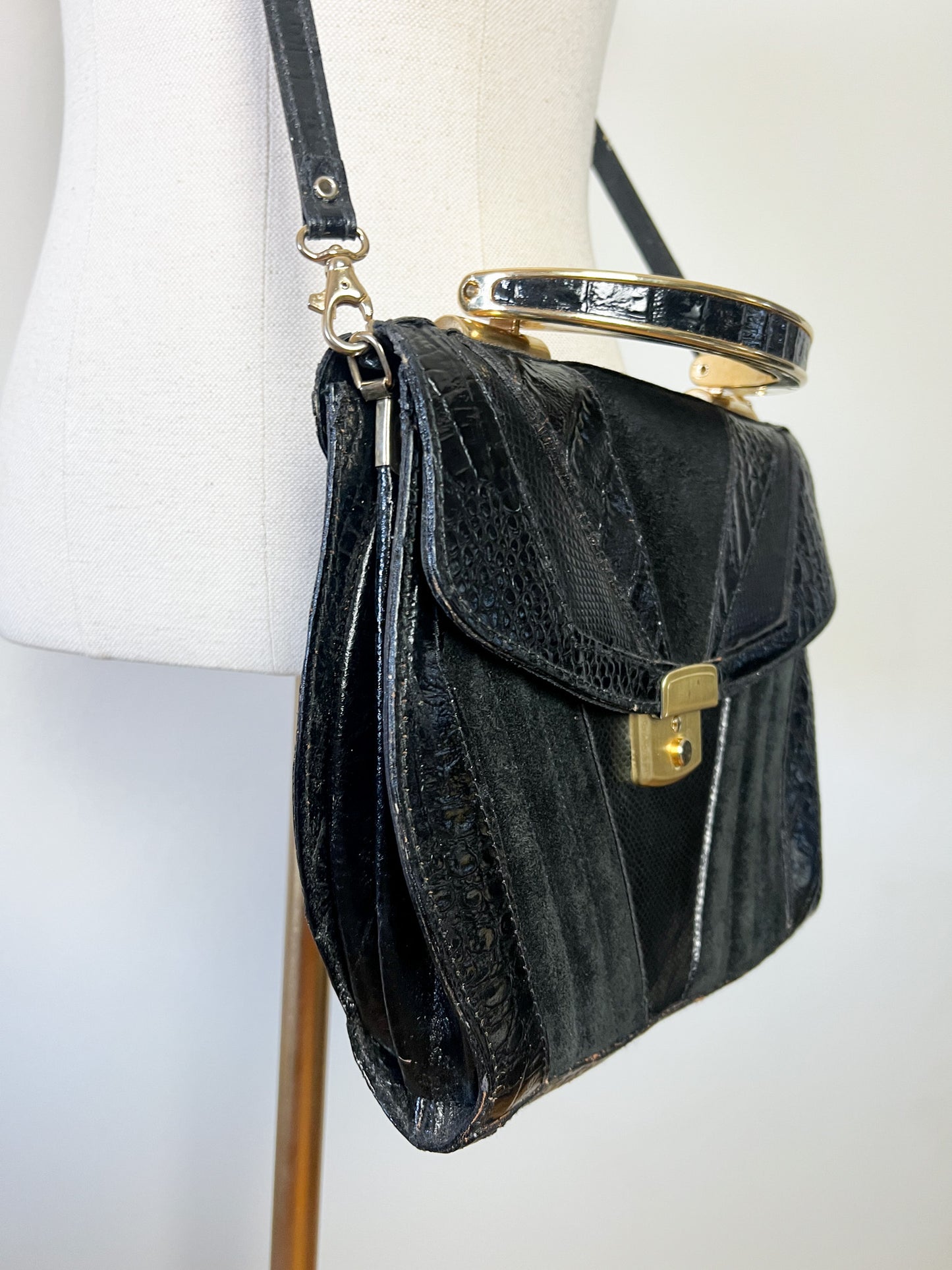 Sac à main Vintage Noir Patchwork Cuir & Daim - Anse Rigide Dorée - Bandoulière Amovible - Années 80 - Rétro Chic